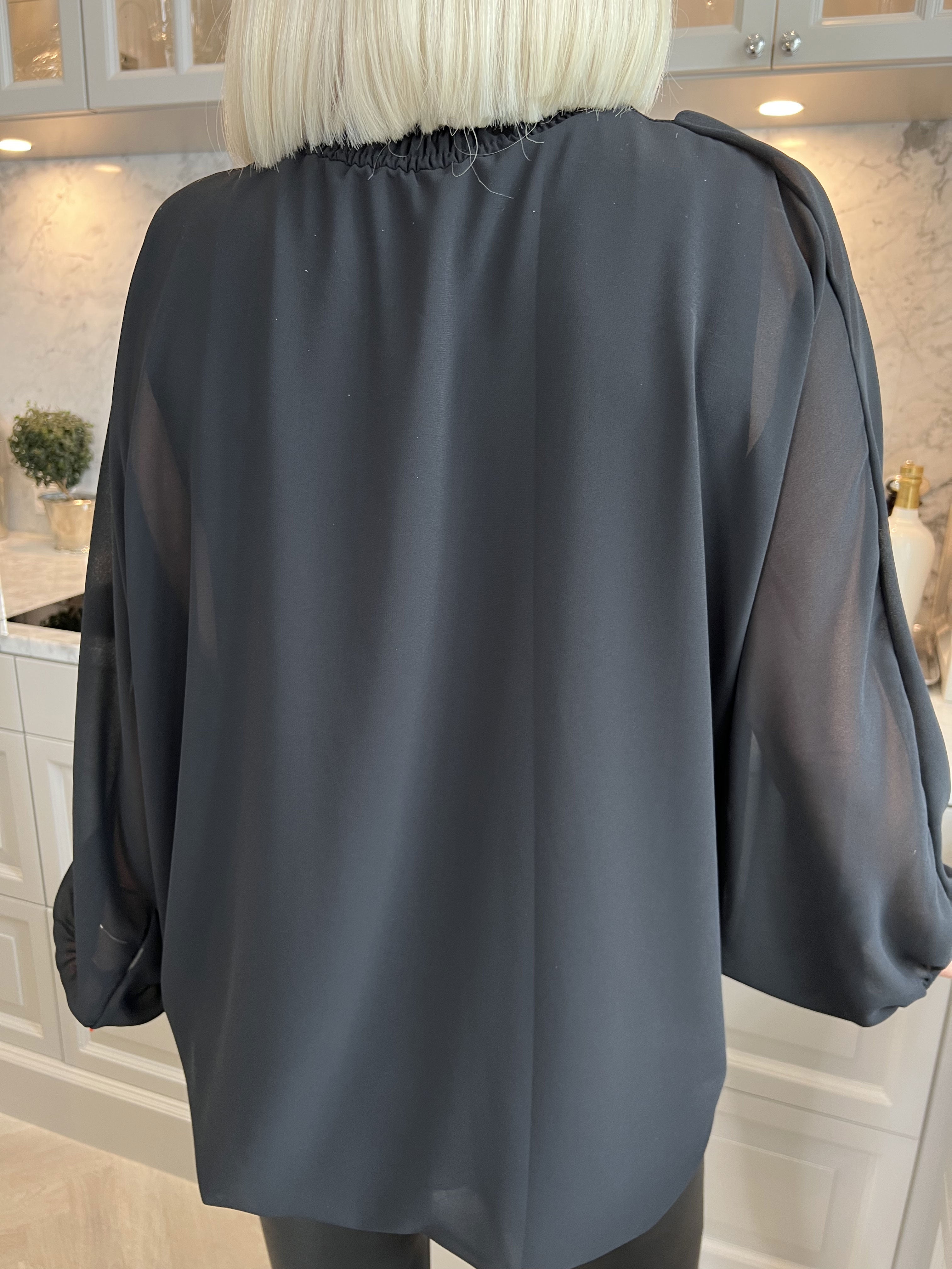 Edina - Sød bluse med vidde ballonærmer