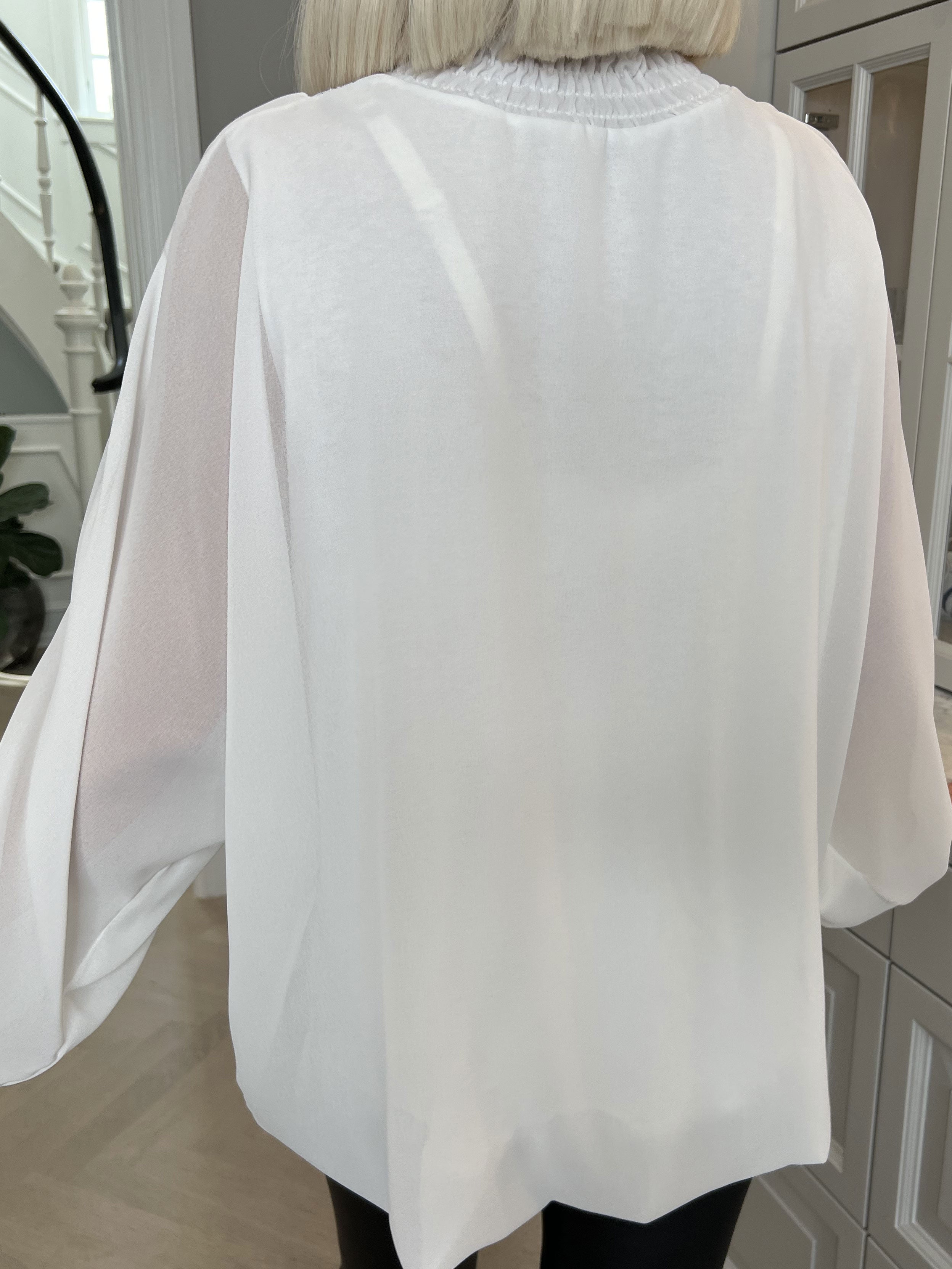 Edina - Sød bluse med vidde ballonærmer