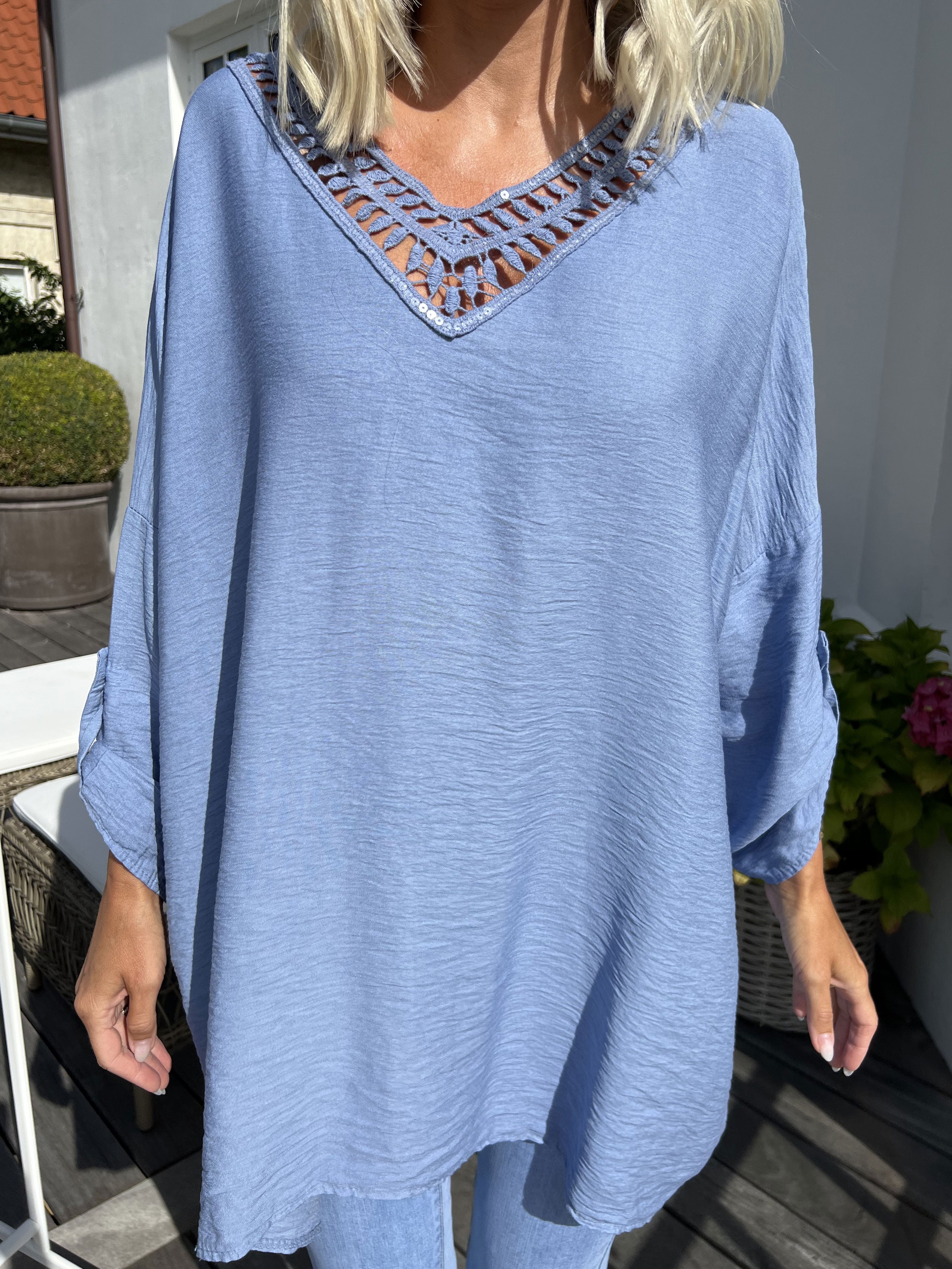 Elina - Tunika med pailletter og broderinger