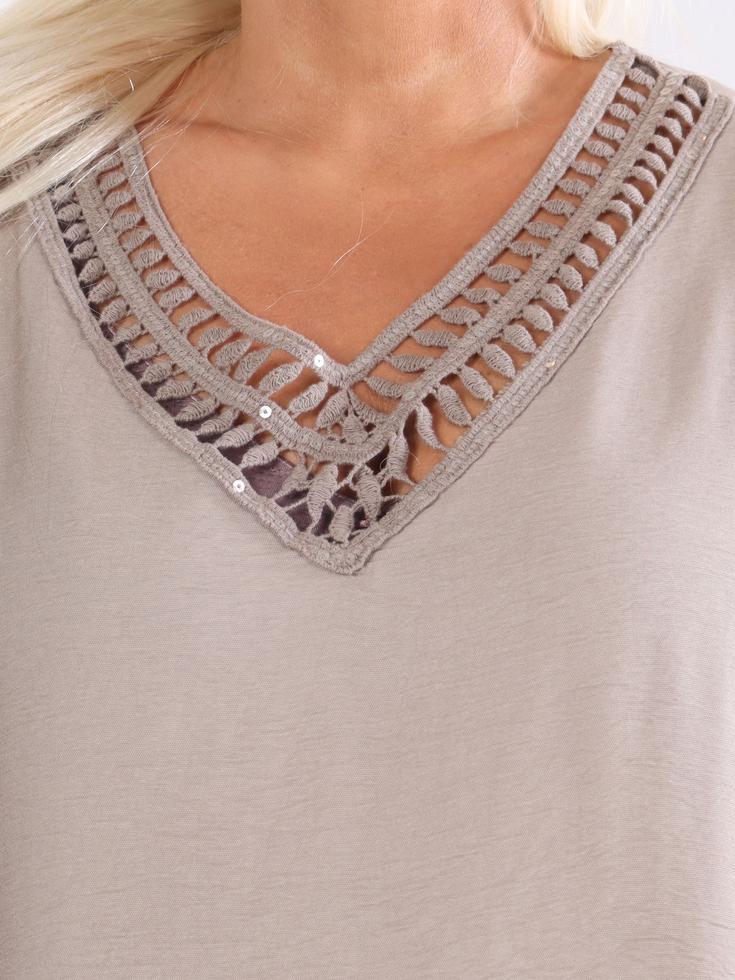 Elina - Plus size tunika pyntet med pailletter og broderinger