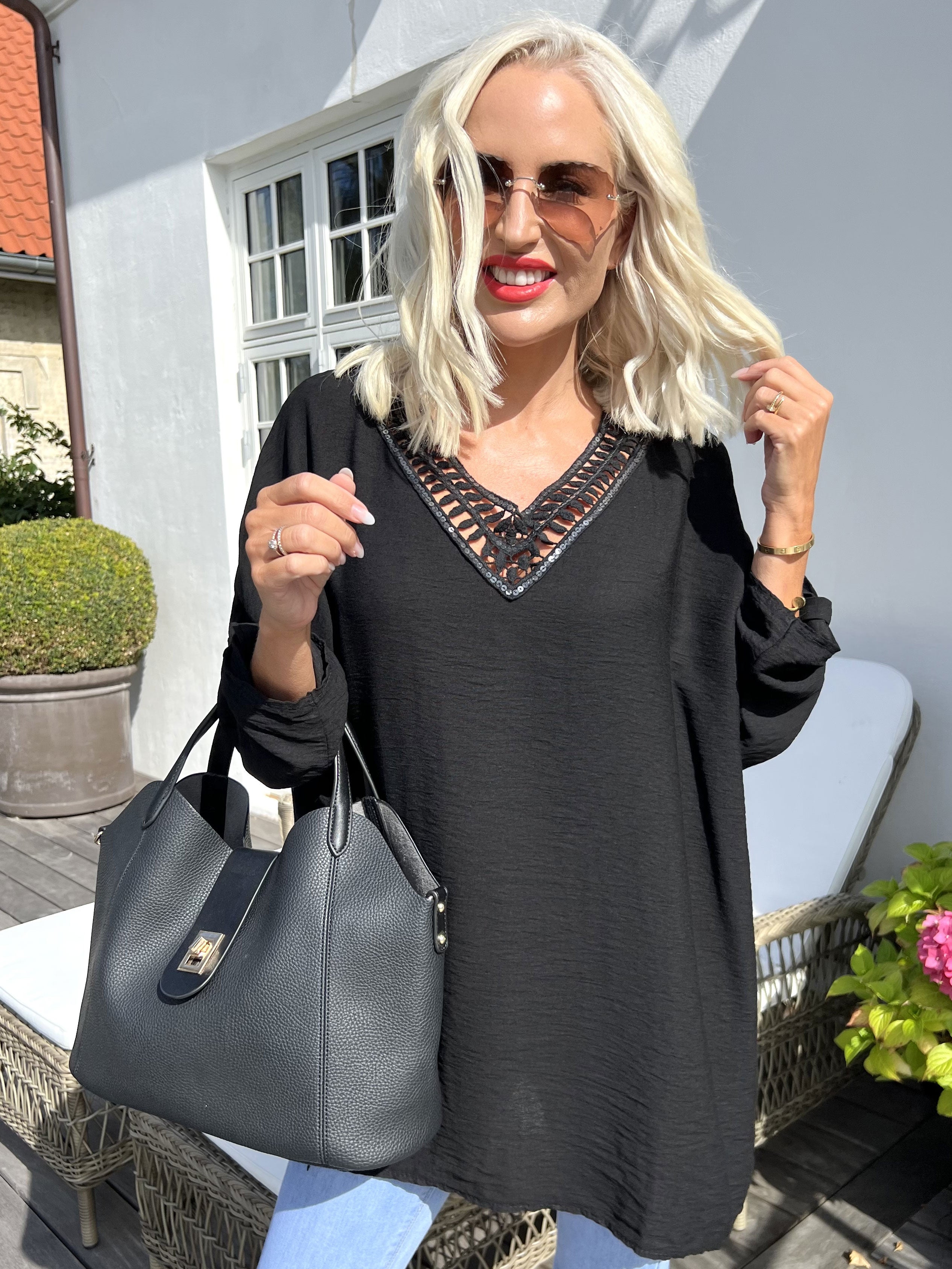 Elina - Tunika med pailletter og broderinger