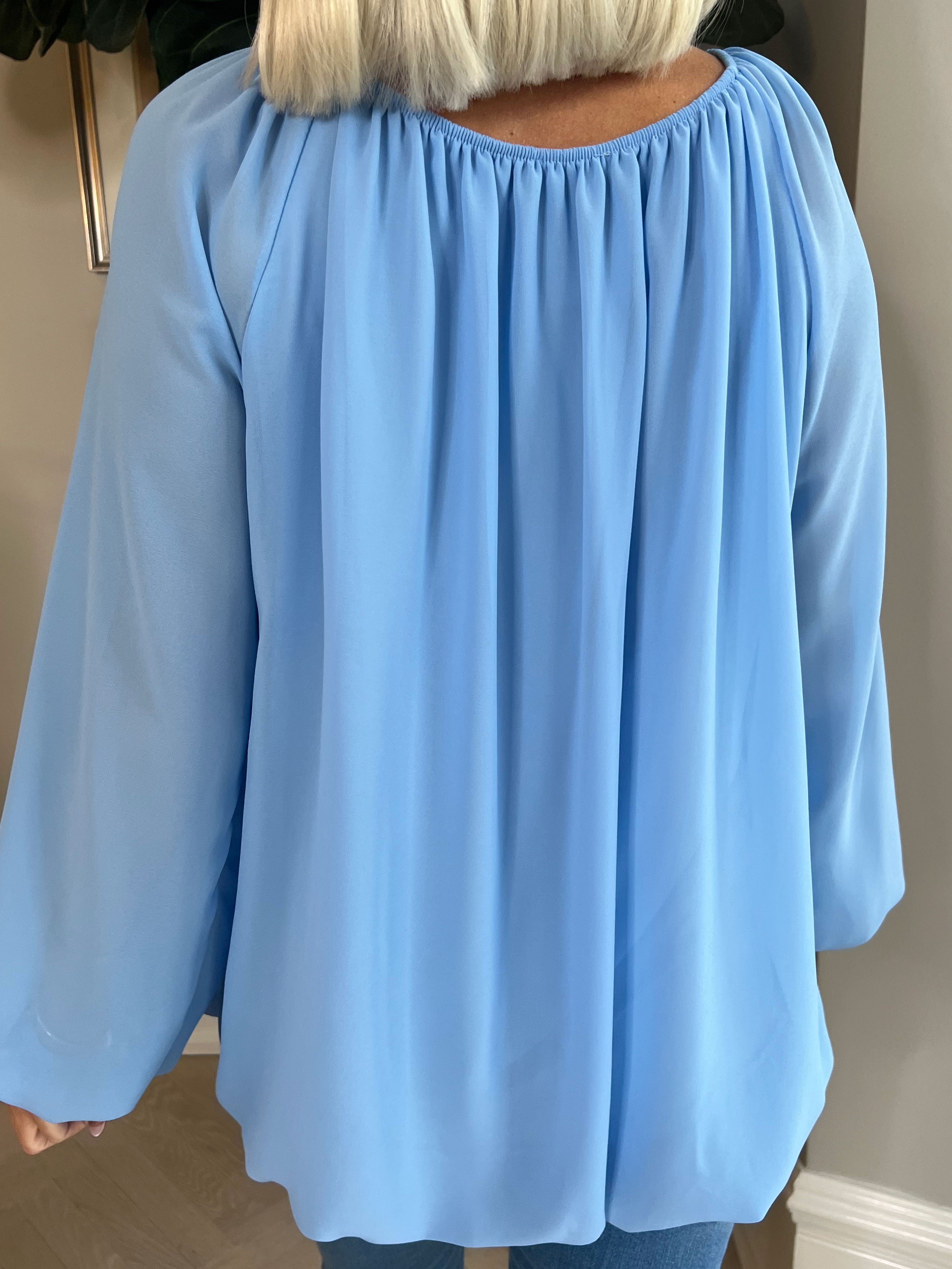 Ellen - Enkel tunika med elastik udskæring