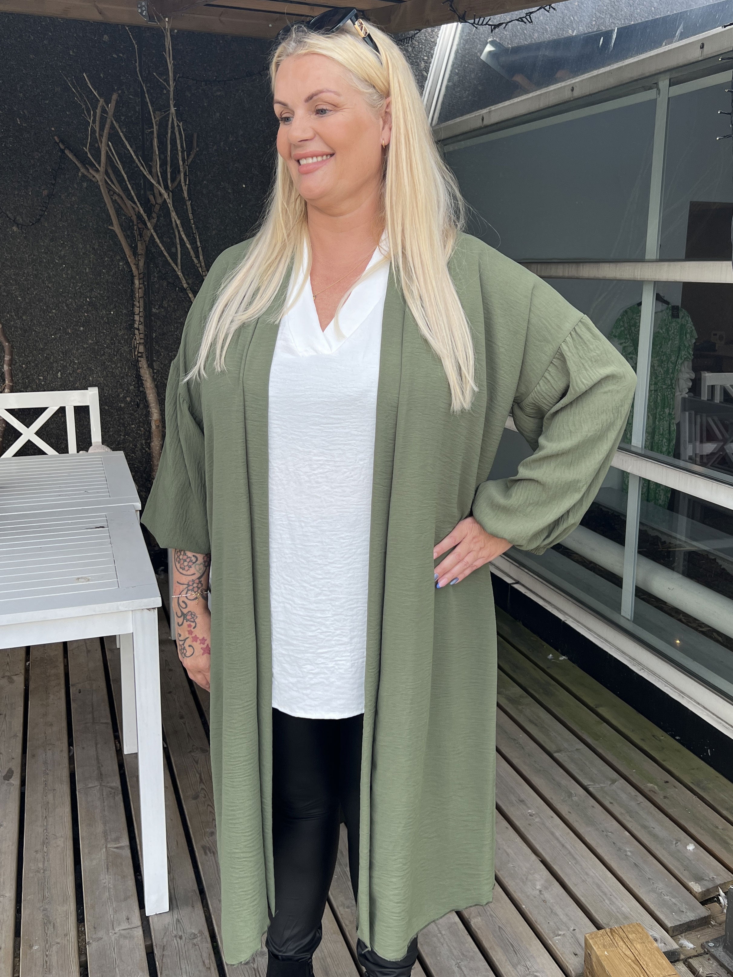 Ellen - Sød plus size cardigan med ballonærmer
