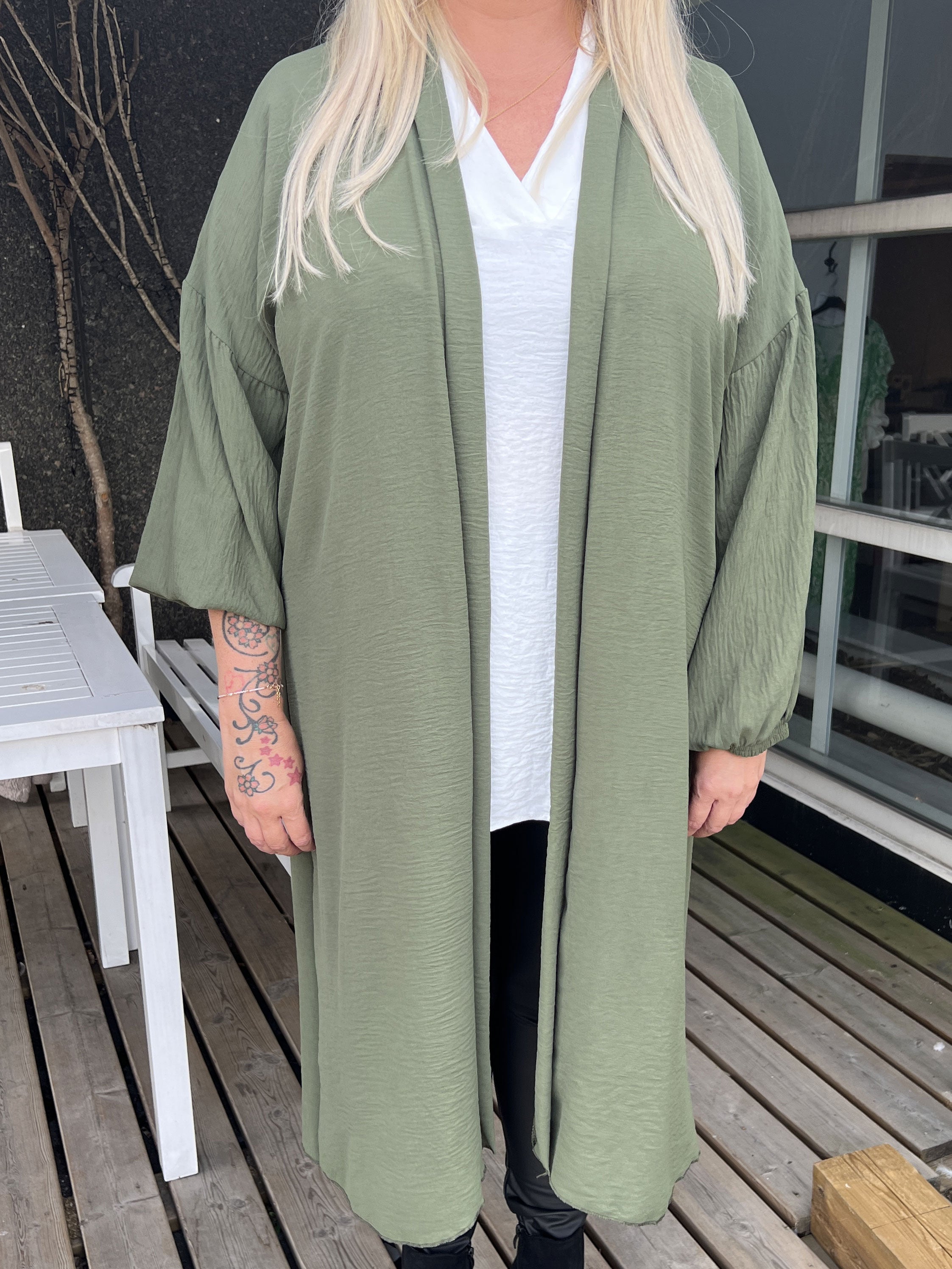 Ellen - Sød plus size cardigan med ballonærmer