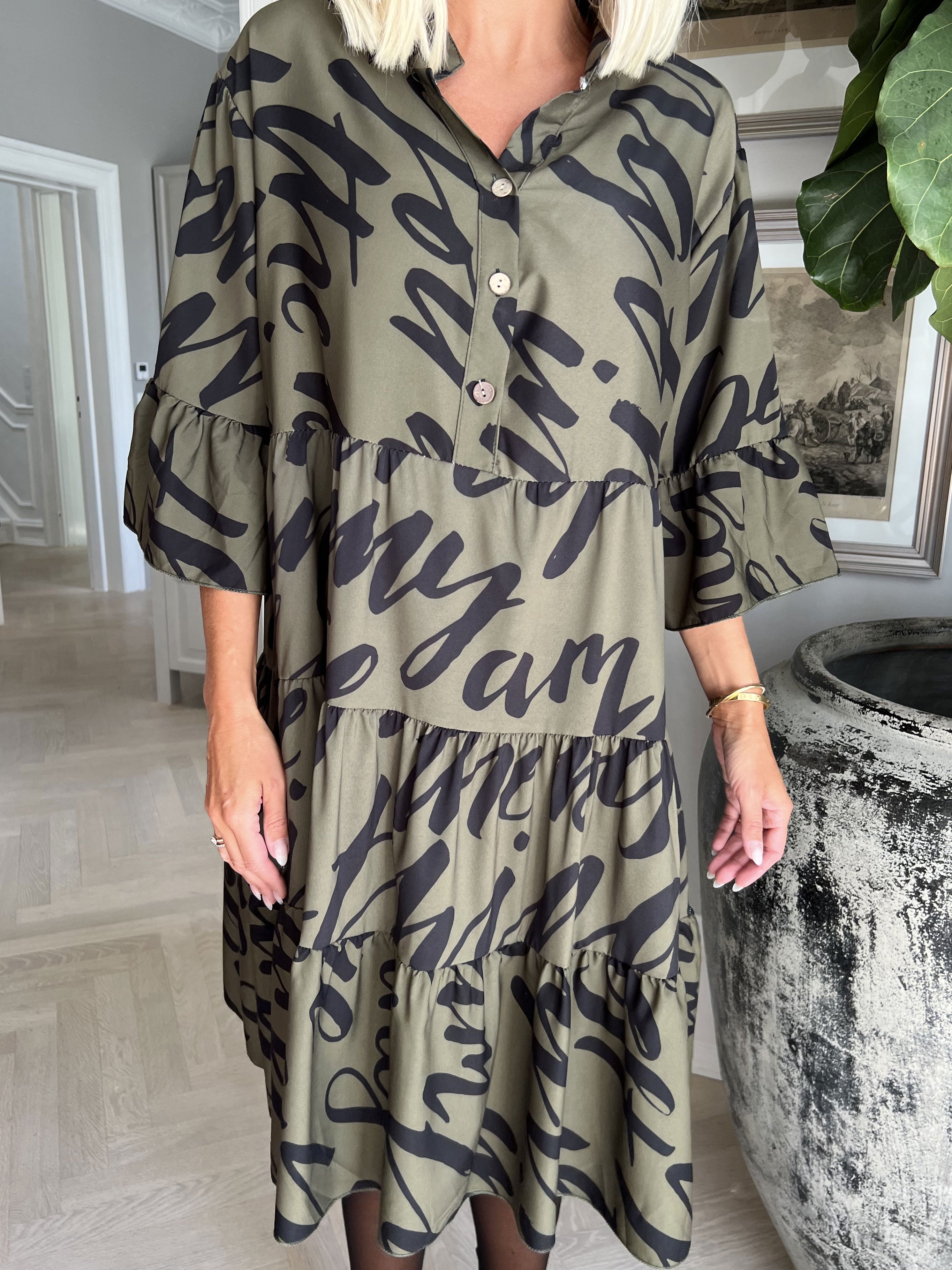 Elmis - Sød kjole med tekst