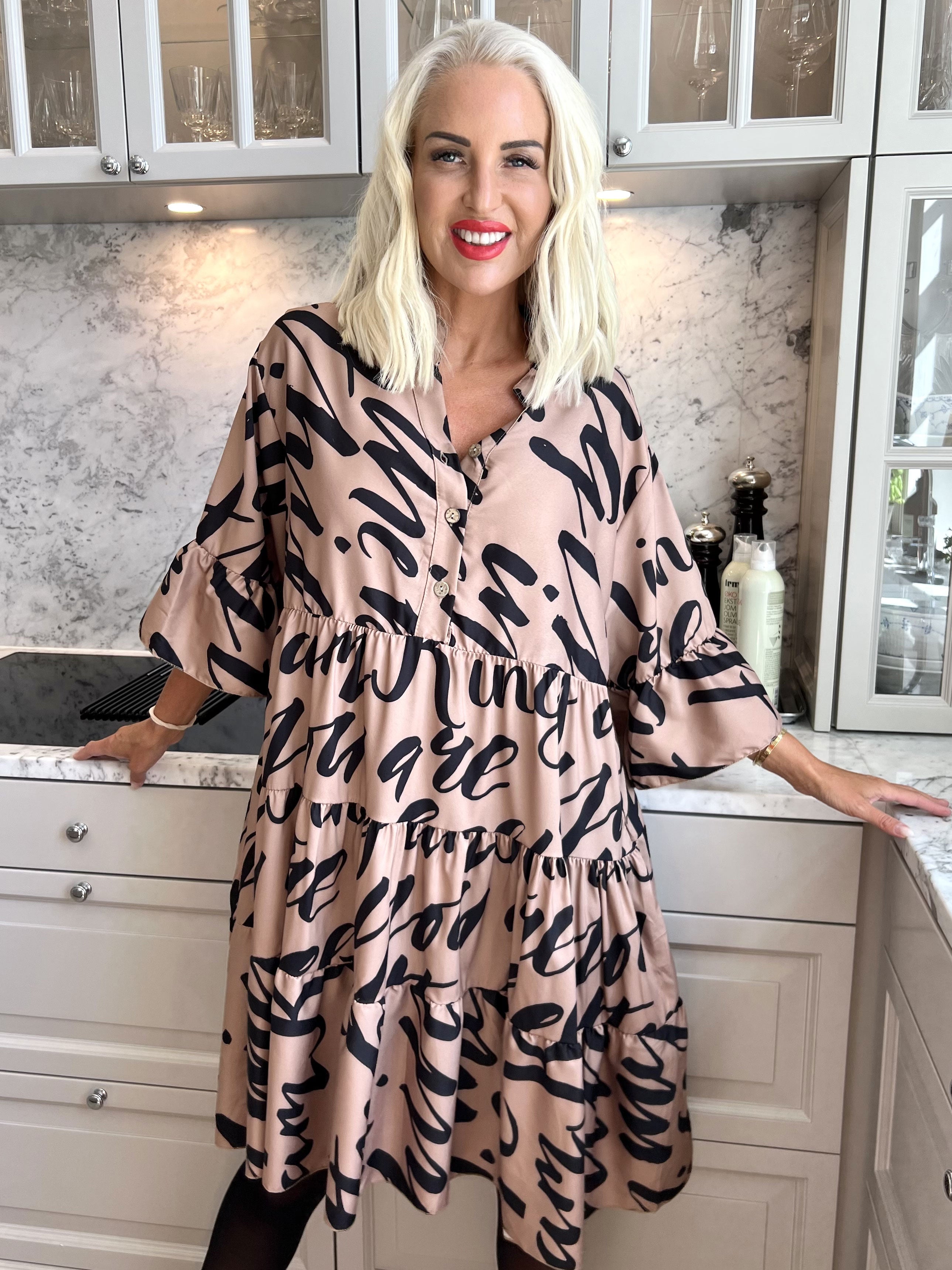 Elmis - Sød kjole med tekst