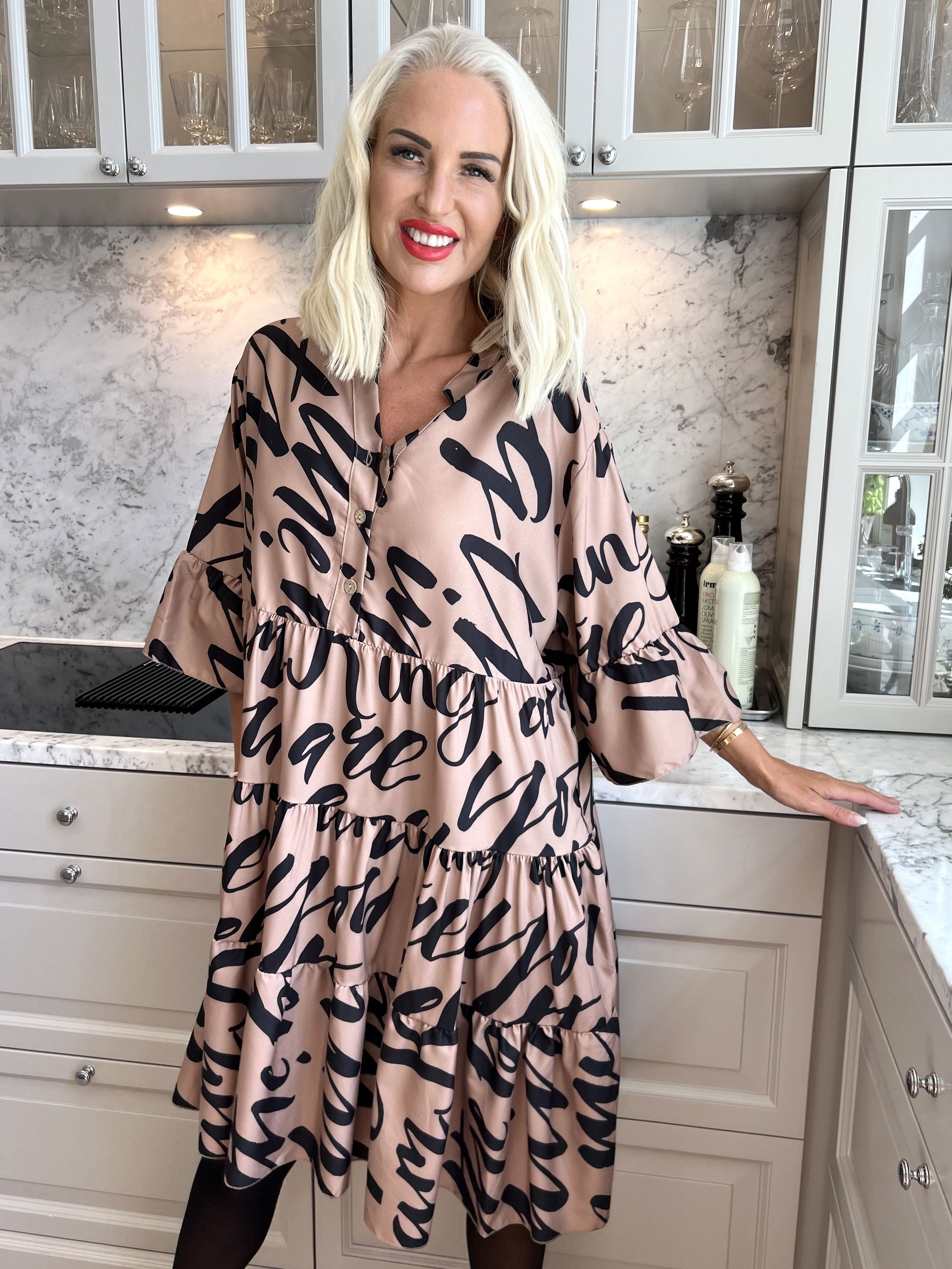 Elmis - Sød kjole med tekst