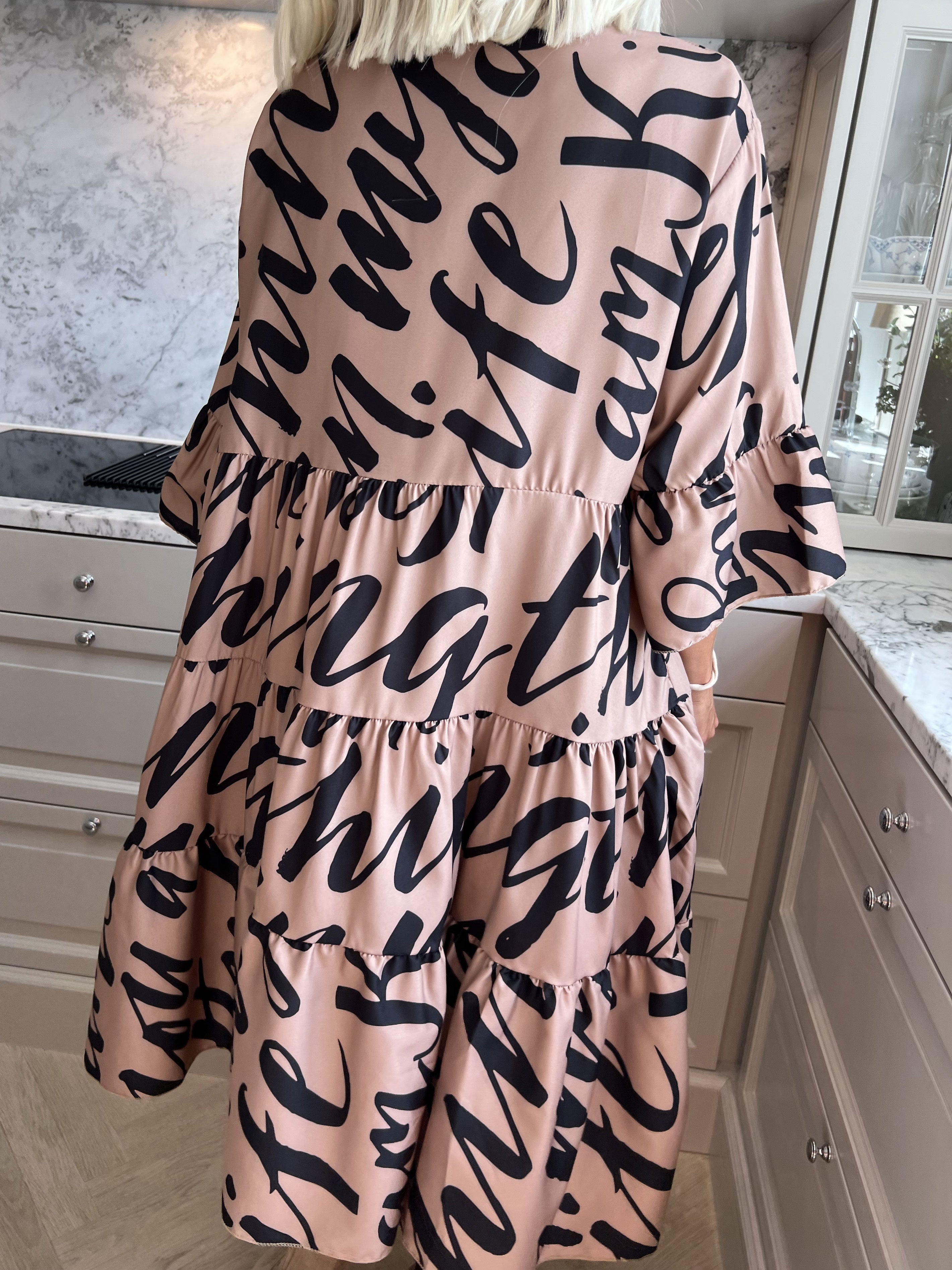 Elmis - Sød kjole med tekst