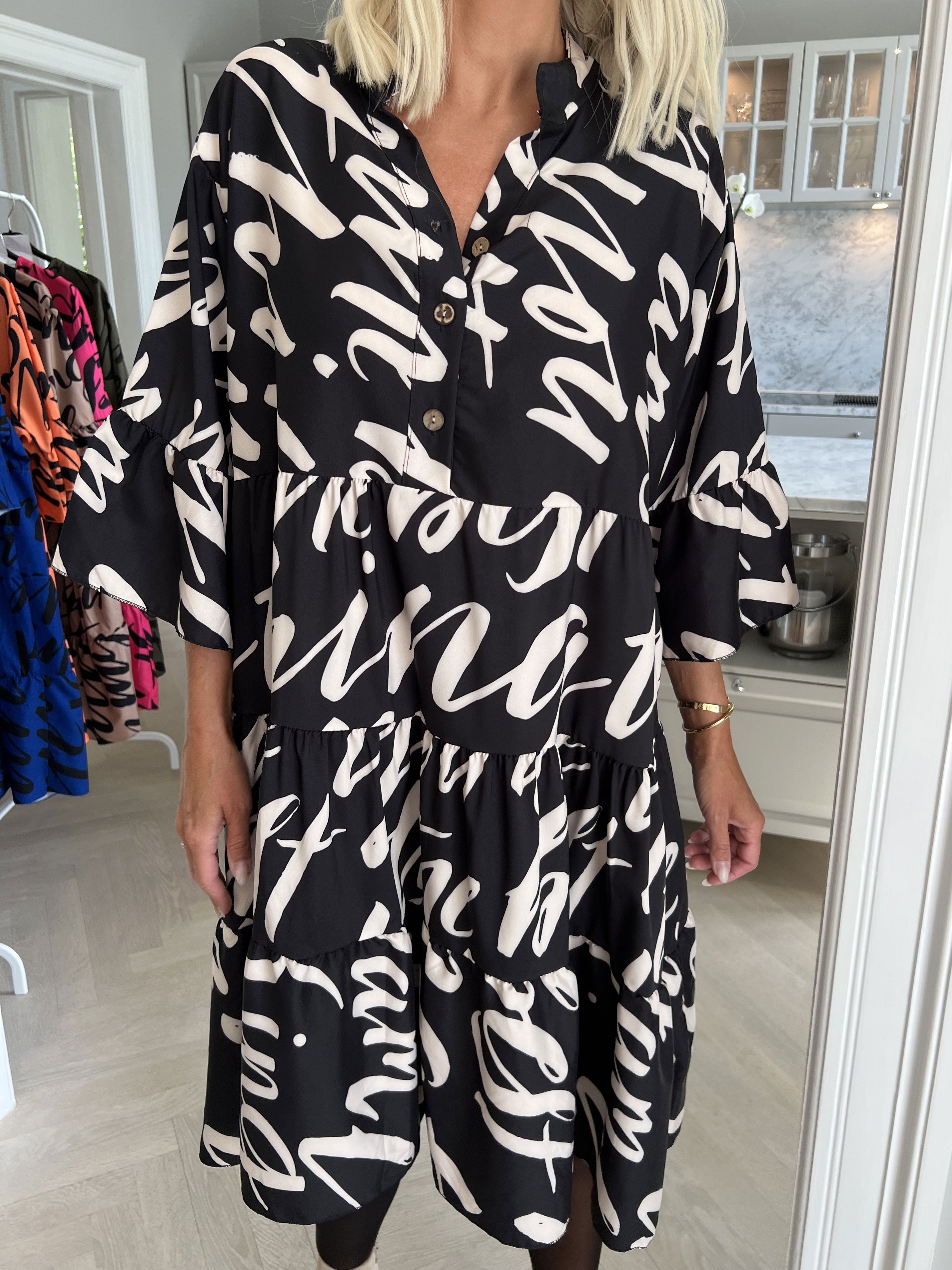 Elmis - Sød kjole med tekst