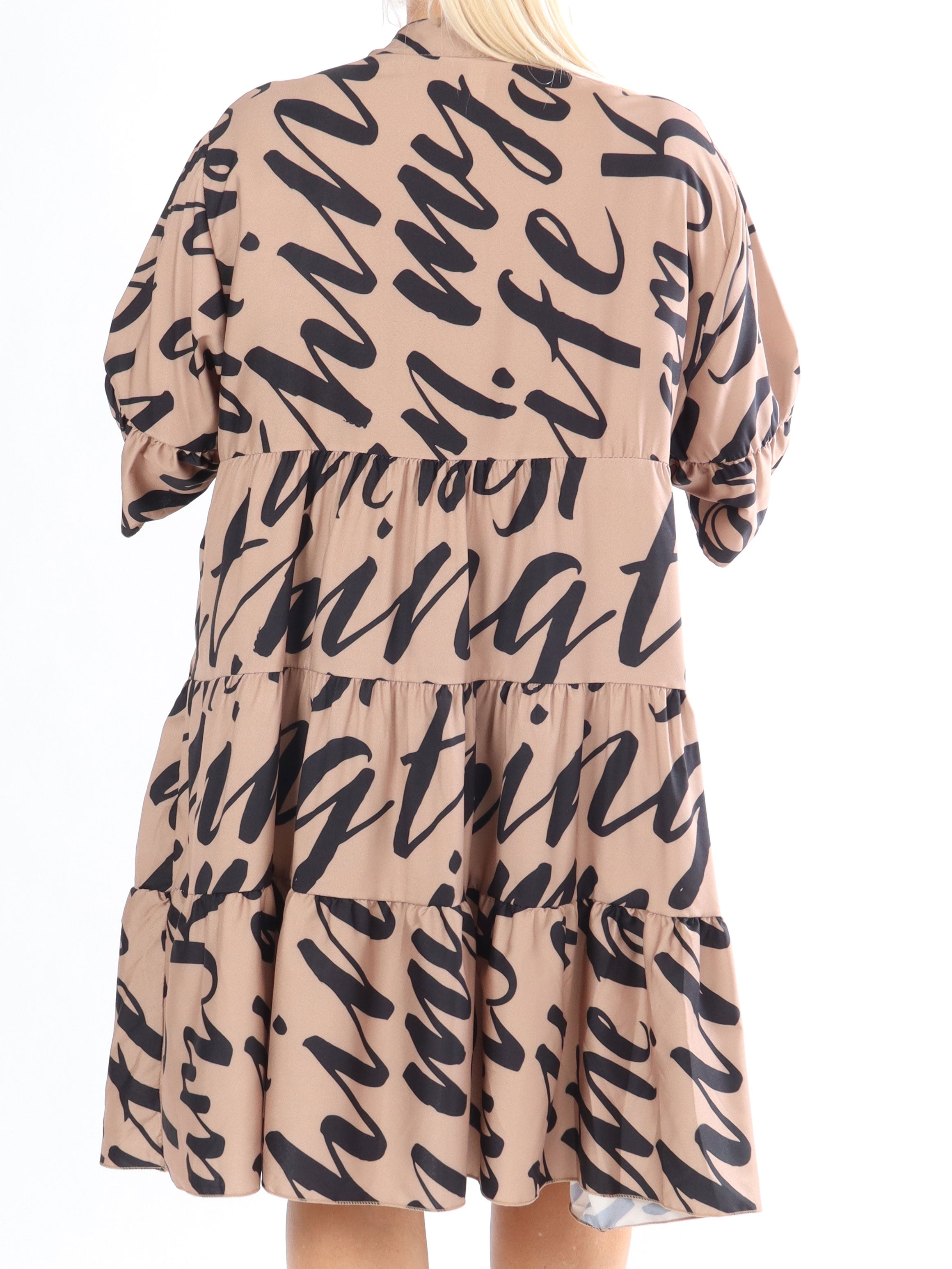 Elmis - Sød plus size kjole med fin tekst