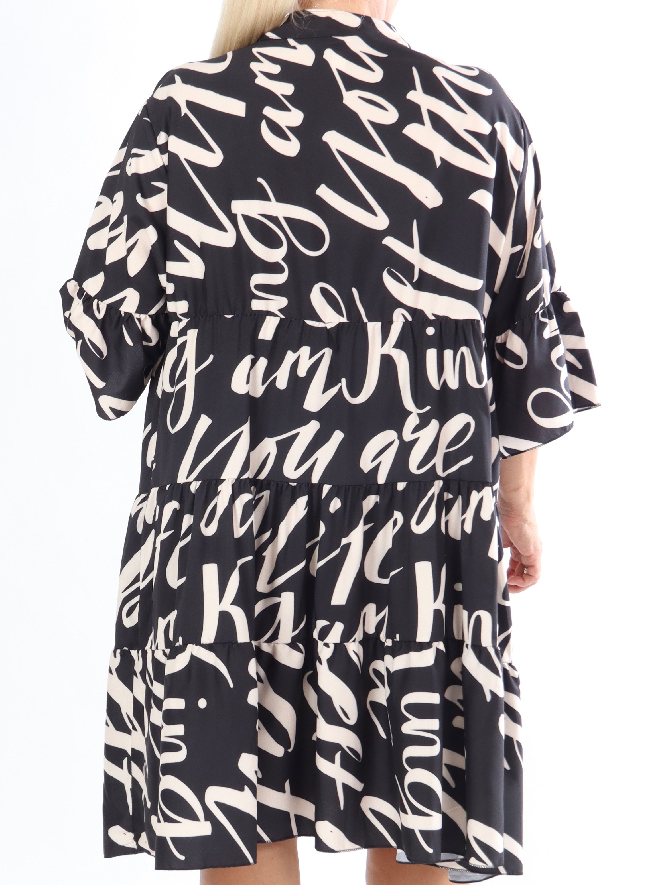 Elmis - Sød plus size kjole med fin tekst