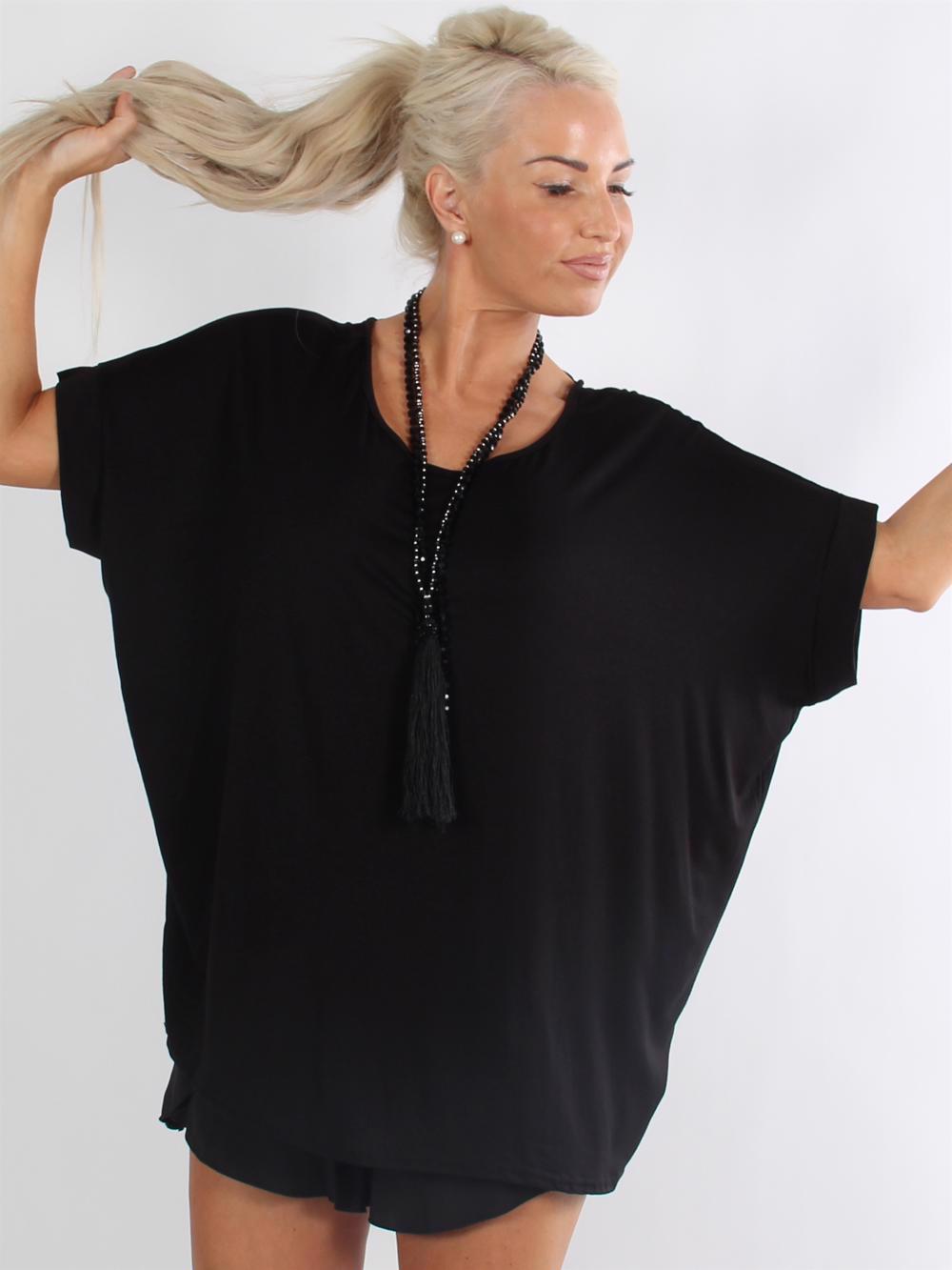 Elodie - Armygrøn t-shirt med lille V i ryggen