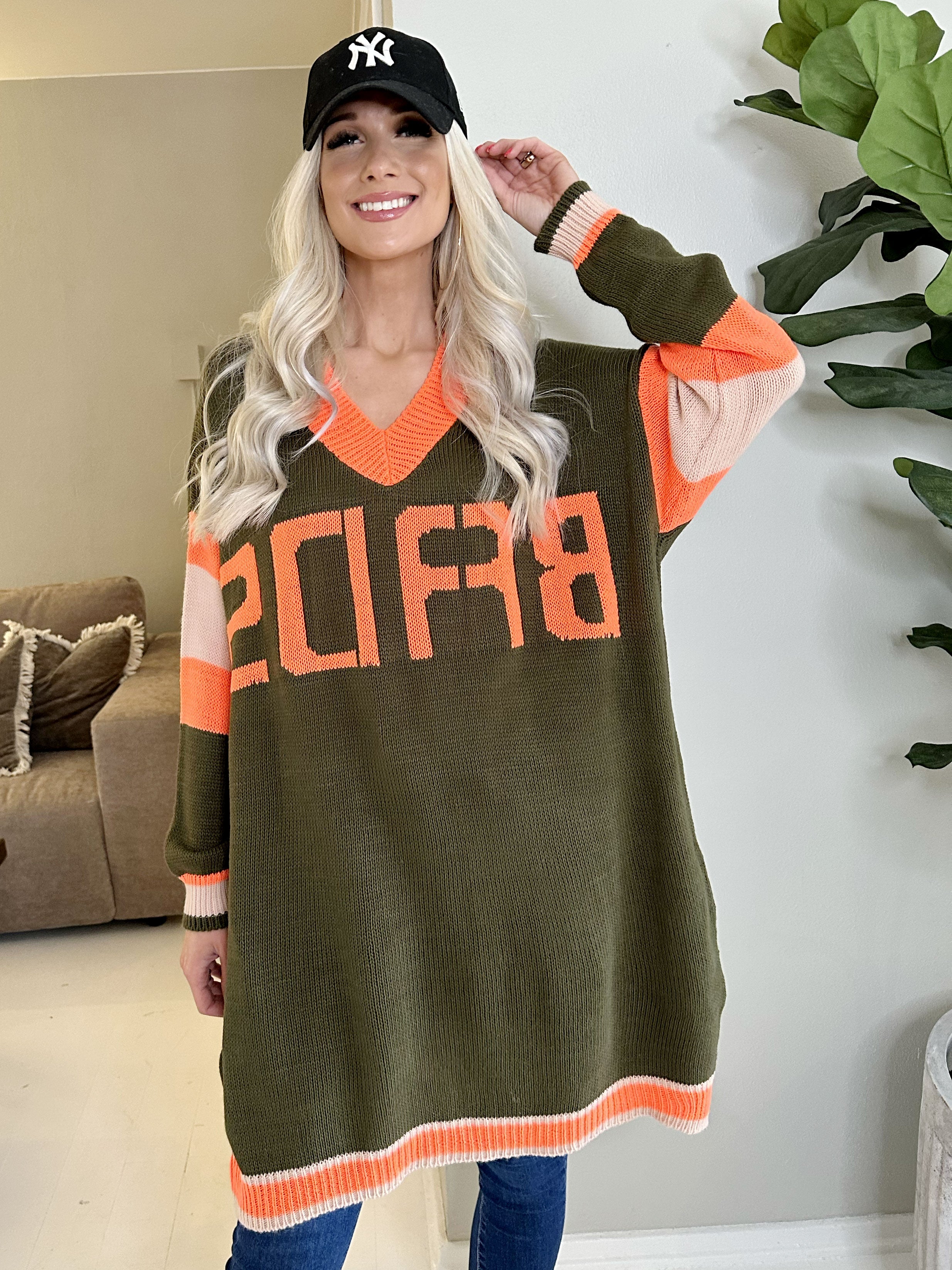 Elvira - Flerfarvet strikkjole med skrift