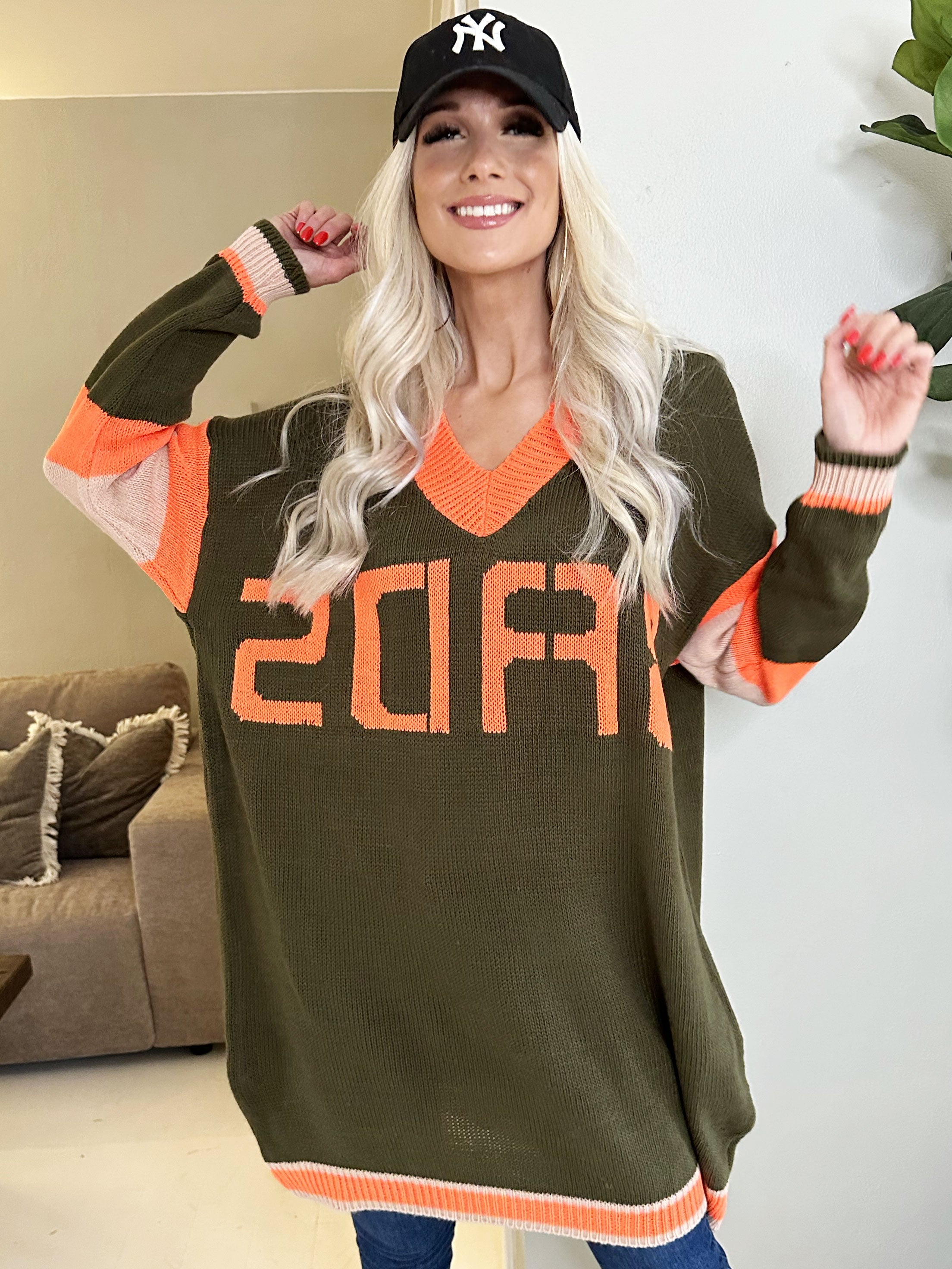 Elvira - Flerfarvet strikkjole med skrift