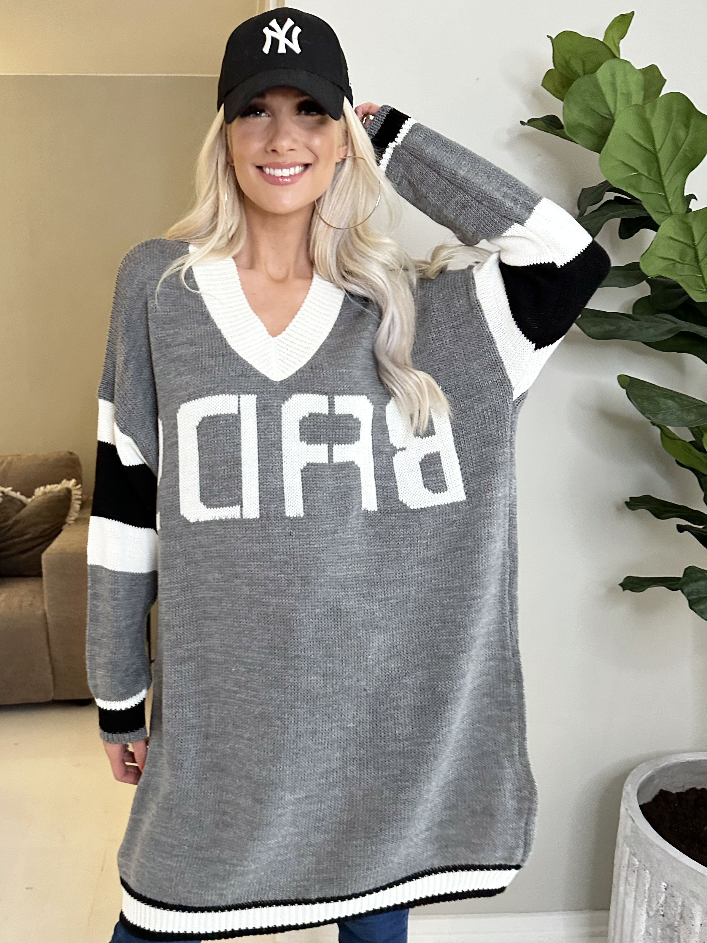 Elvira - Flerfarvet strikkjole med skrift