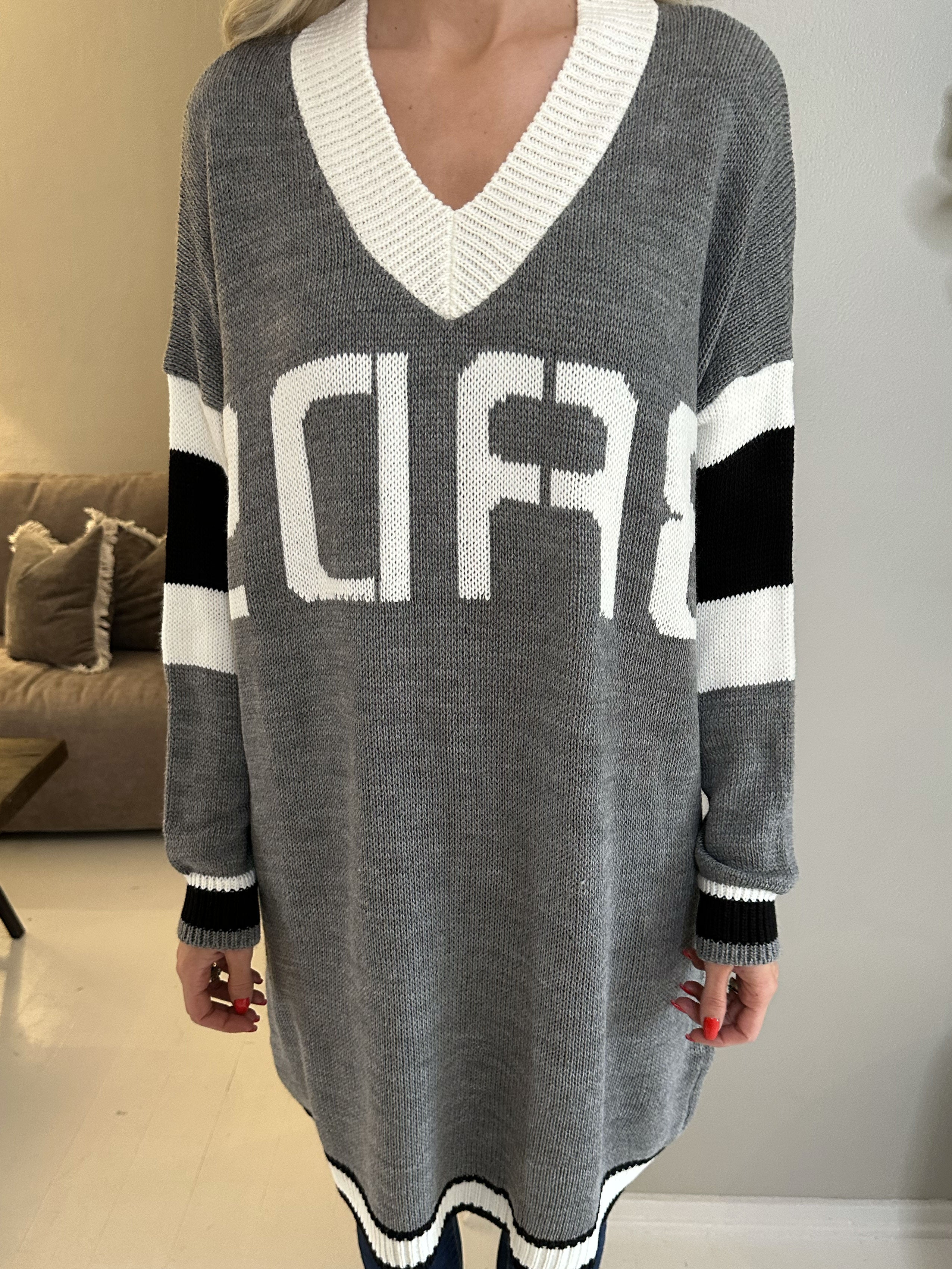 Elvira - Flerfarvet strikkjole med skrift