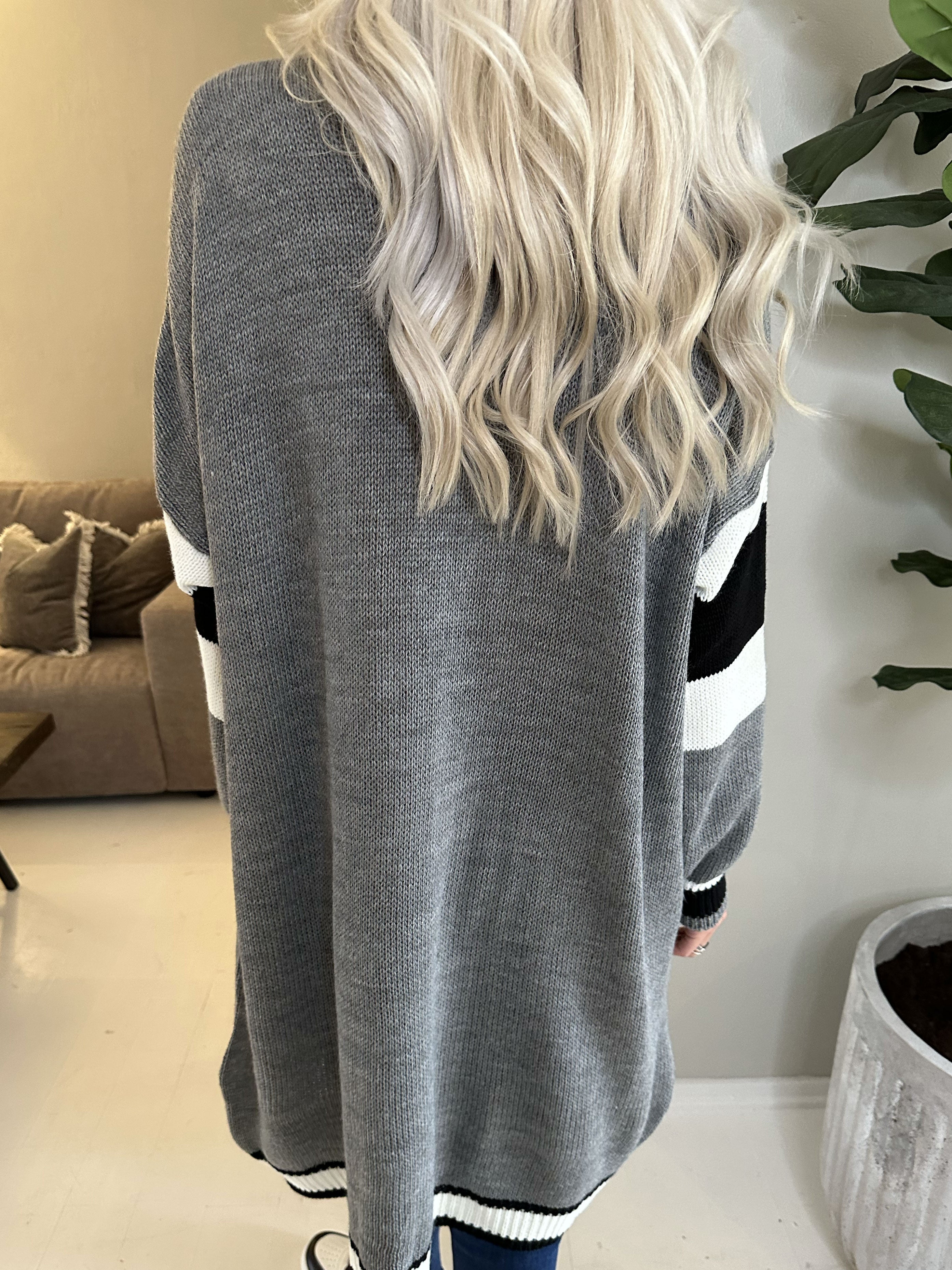 Elvira - Flerfarvet strikkjole med skrift