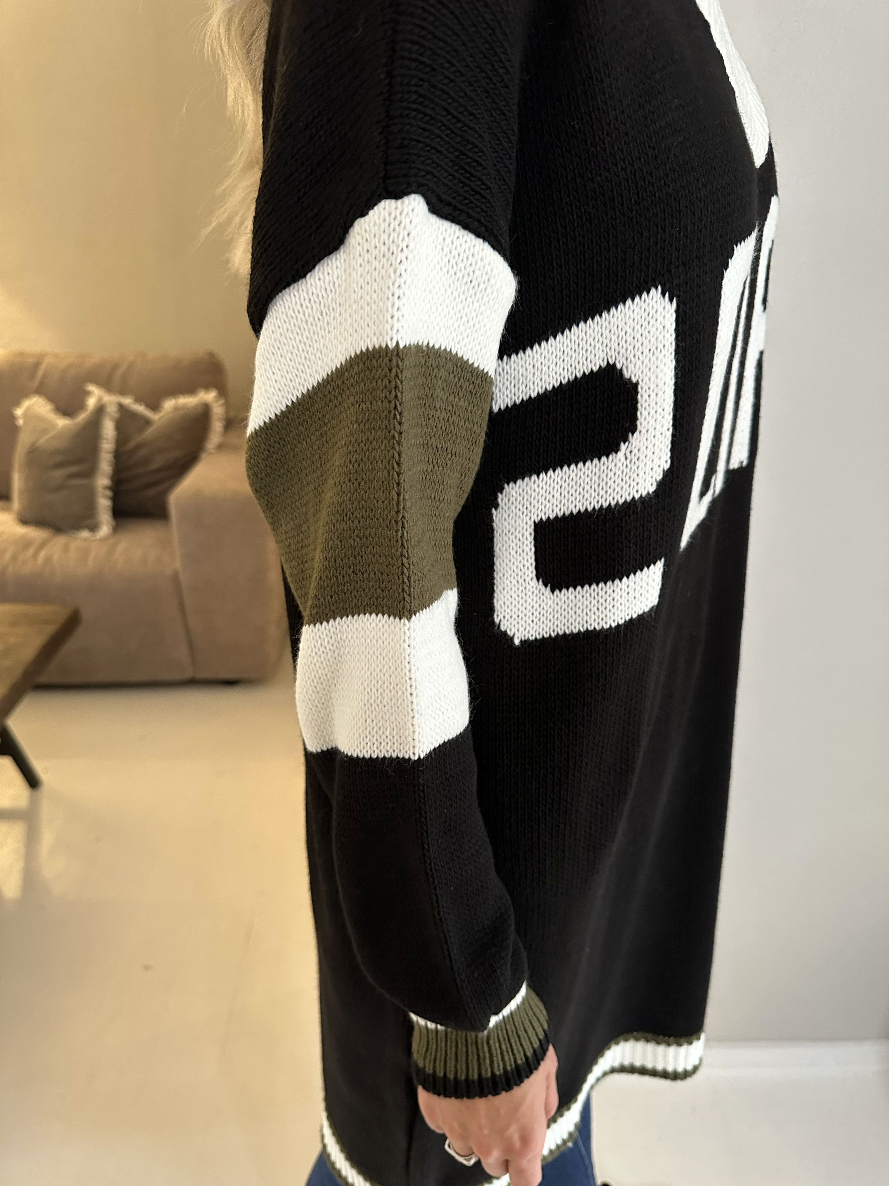 Elvira - Flerfarvet strikkjole med skrift