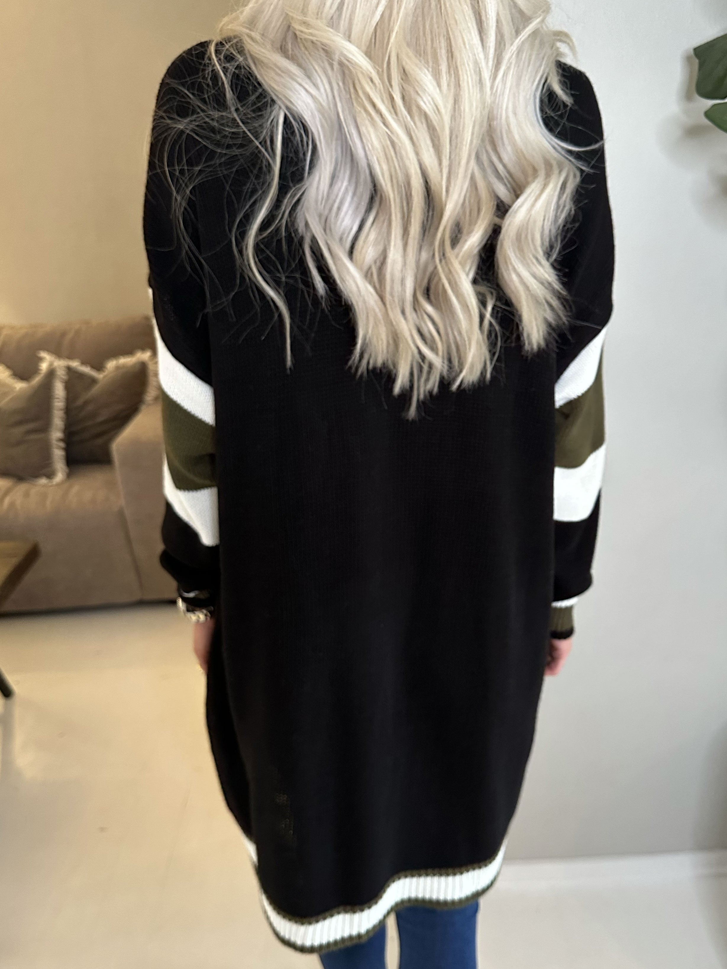 Elvira - Flerfarvet strikkjole med skrift