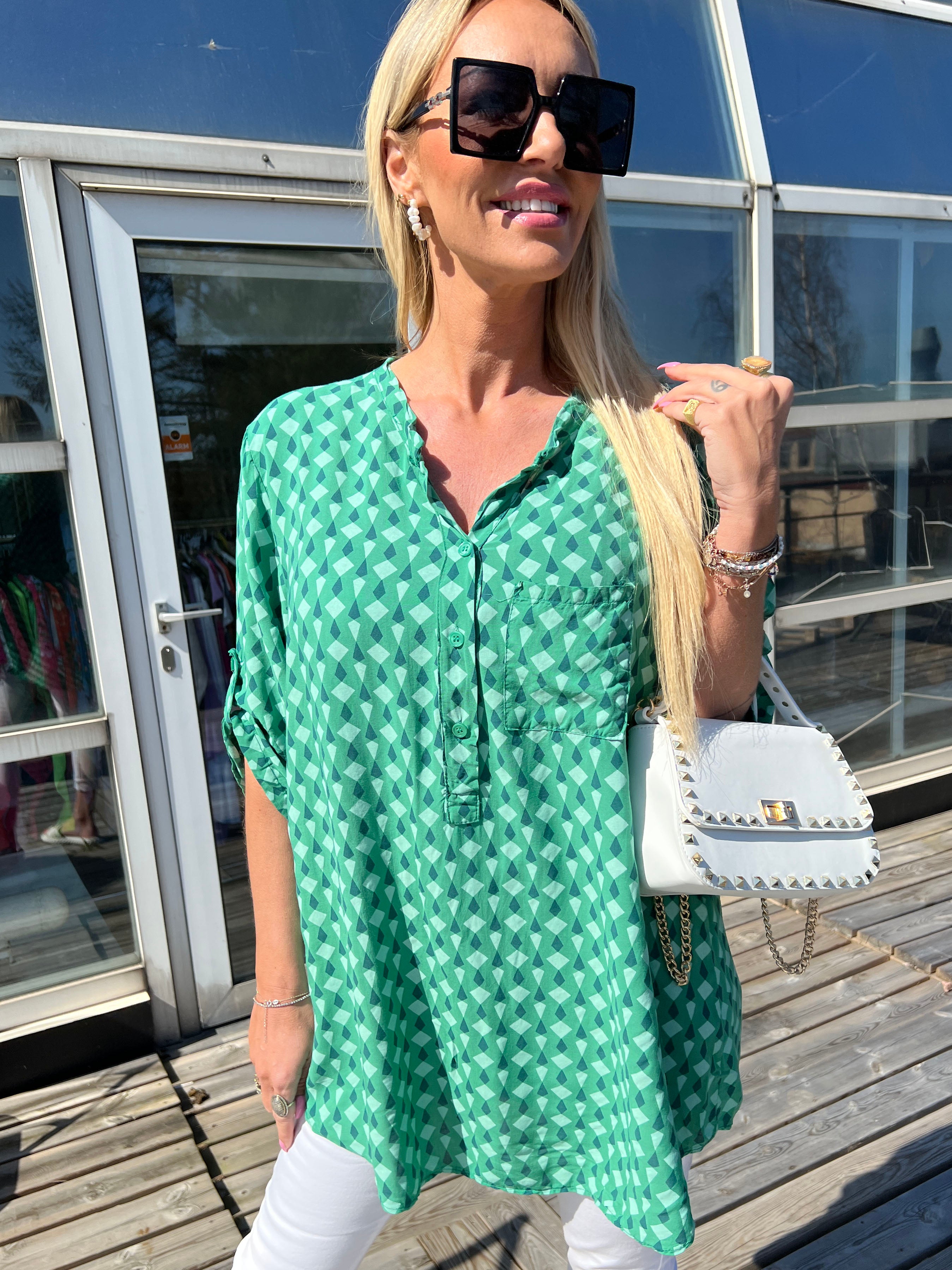 Esther - Skjorte med mønster og lomme på brystet