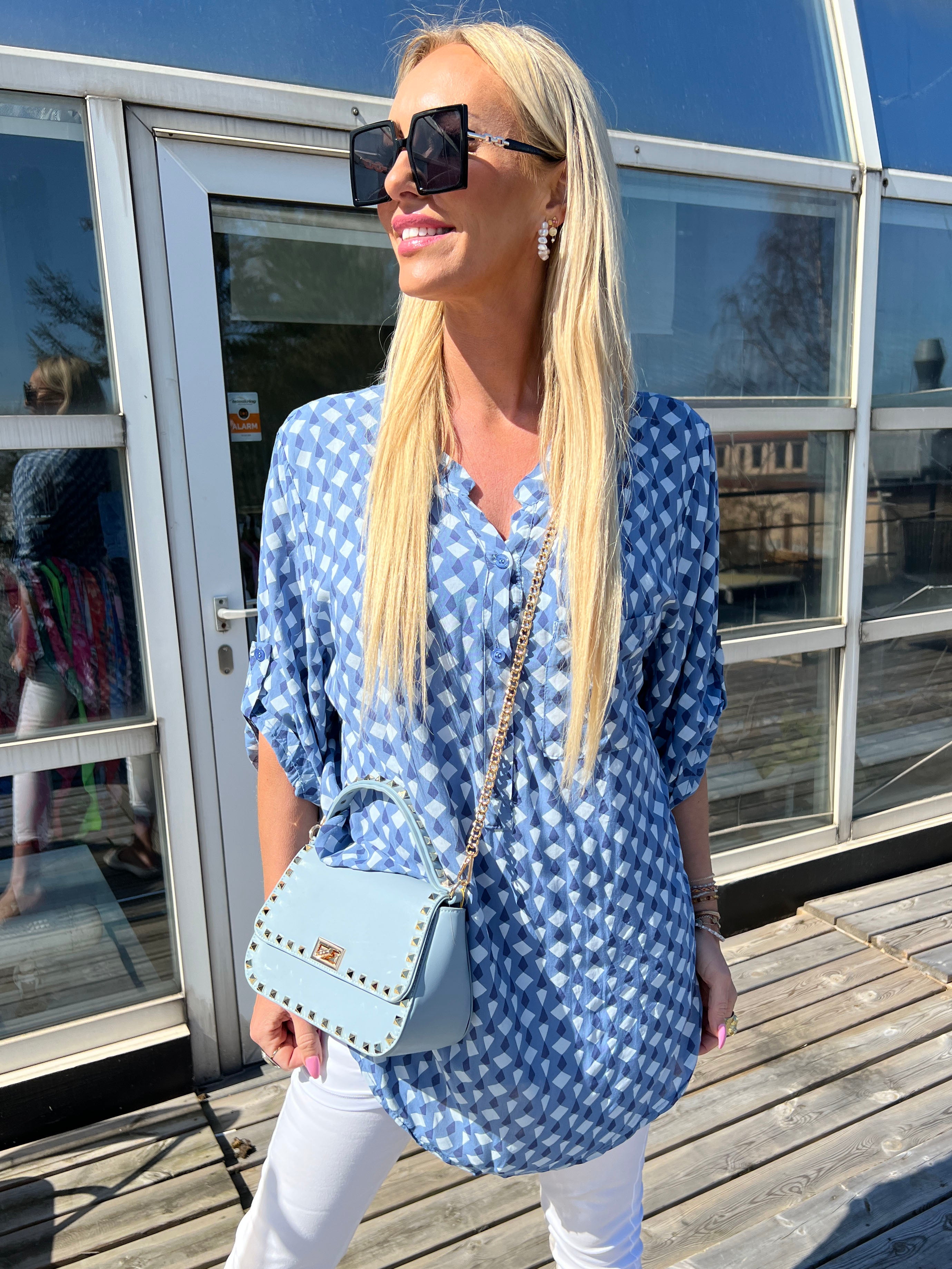 Esther - Skjorte med mønster og lomme på brystet