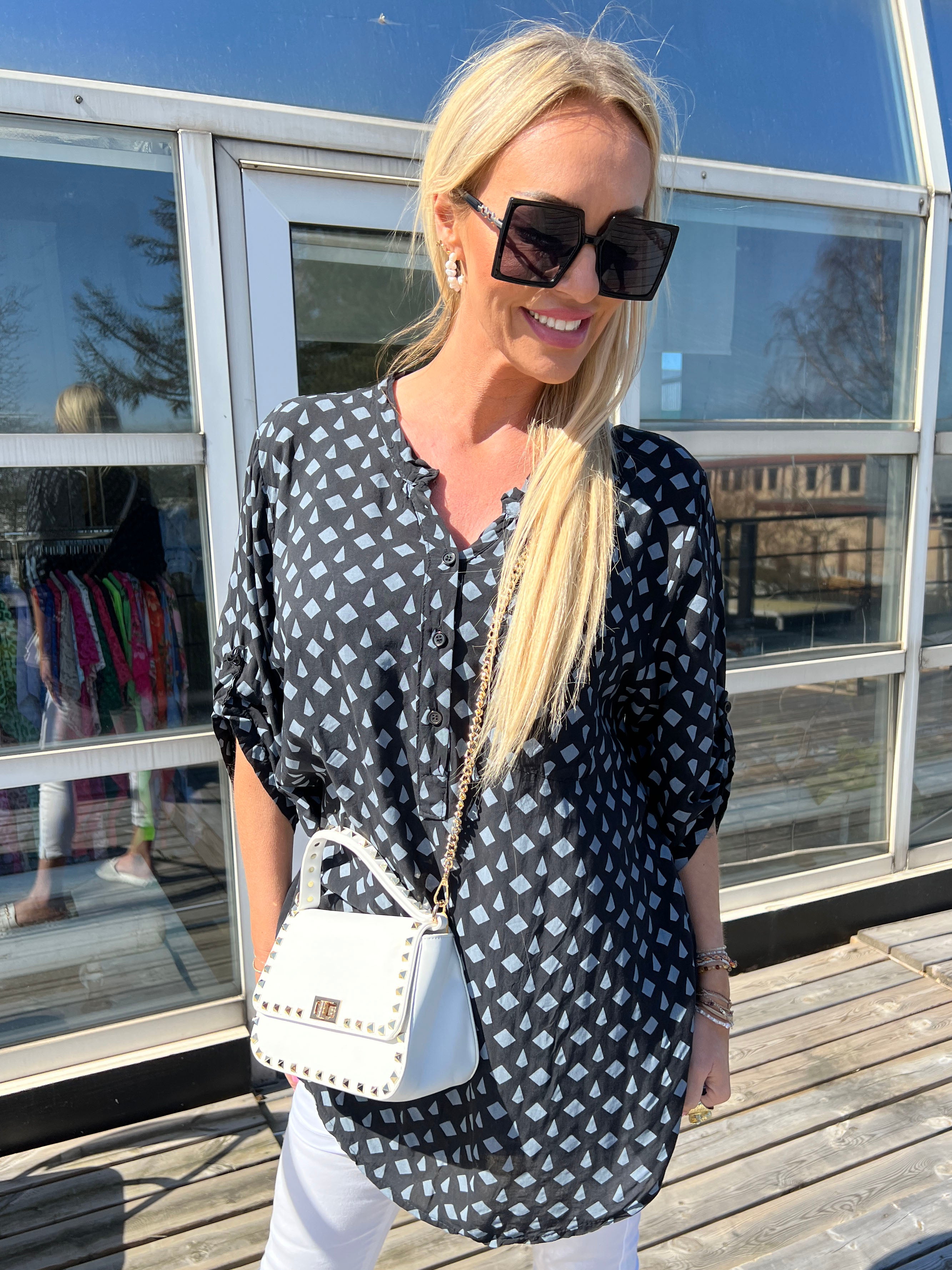 Esther - Skjorte med mønster og lomme på brystet