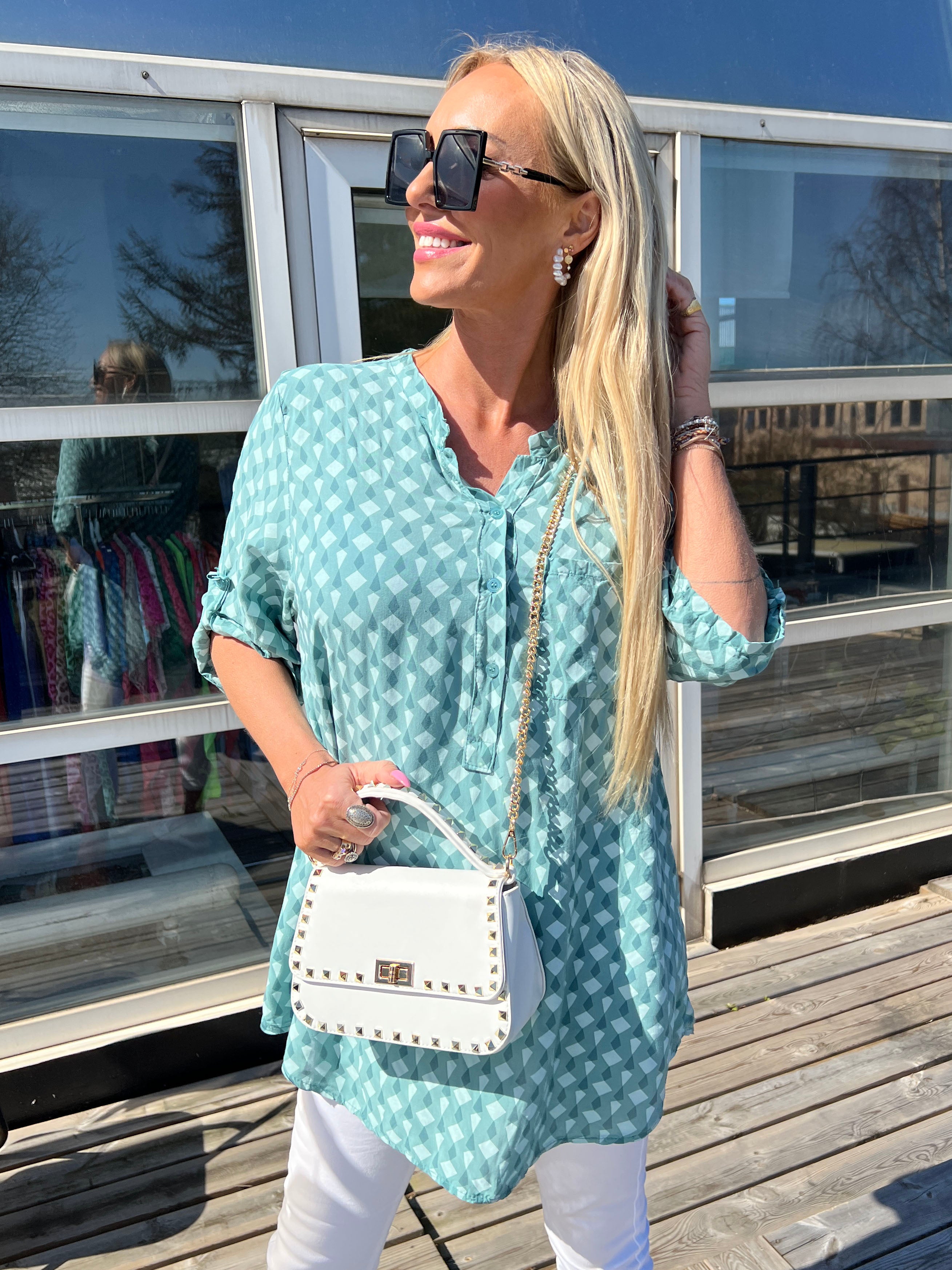 Esther - Skjorte med mønster og lomme på brystet