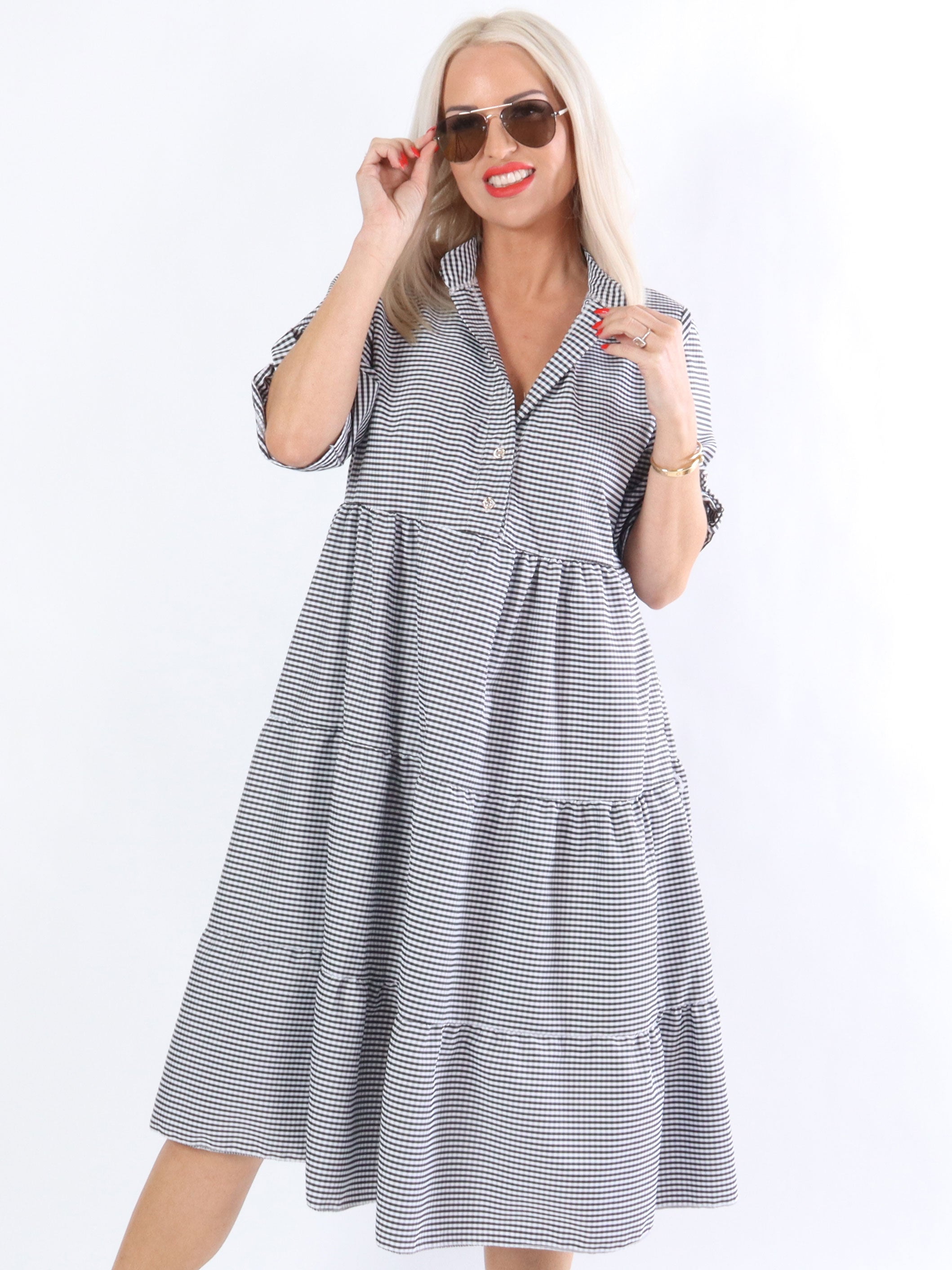 Evelin - Ternet kjole i lag på lag look