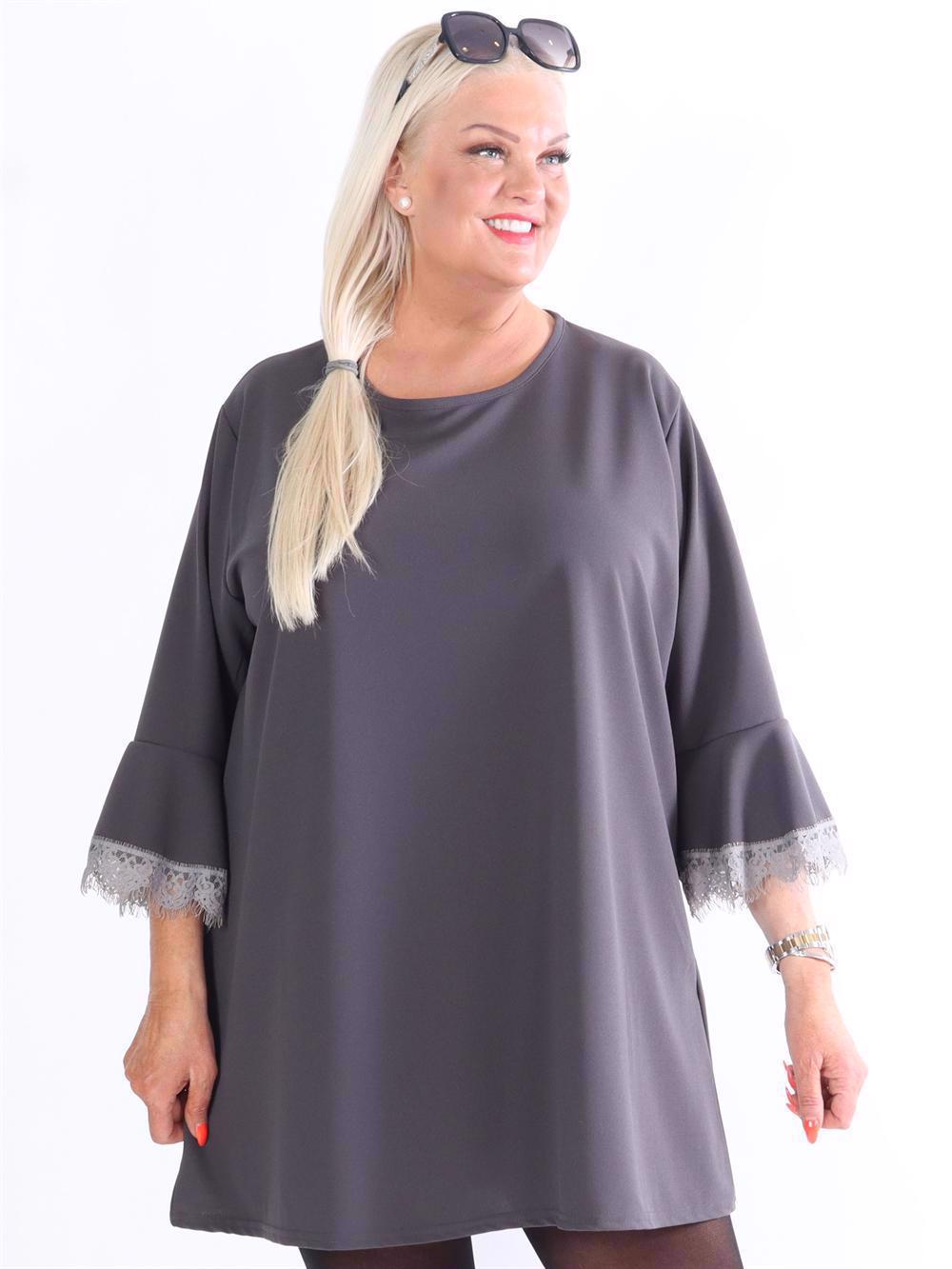 Evey - A-formet kjole med trompet ærmer