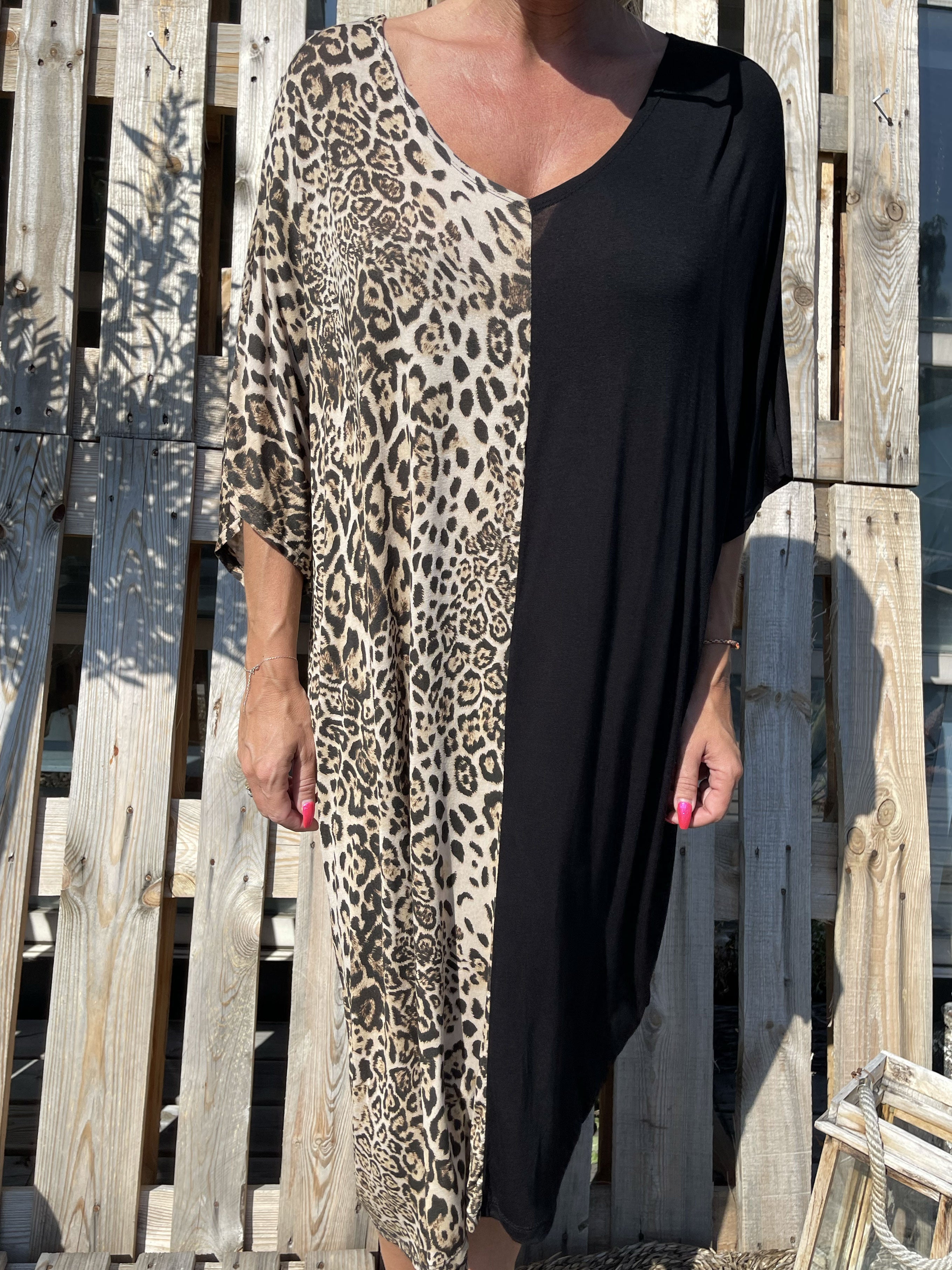 Evie - Sort kjole med leopardprint