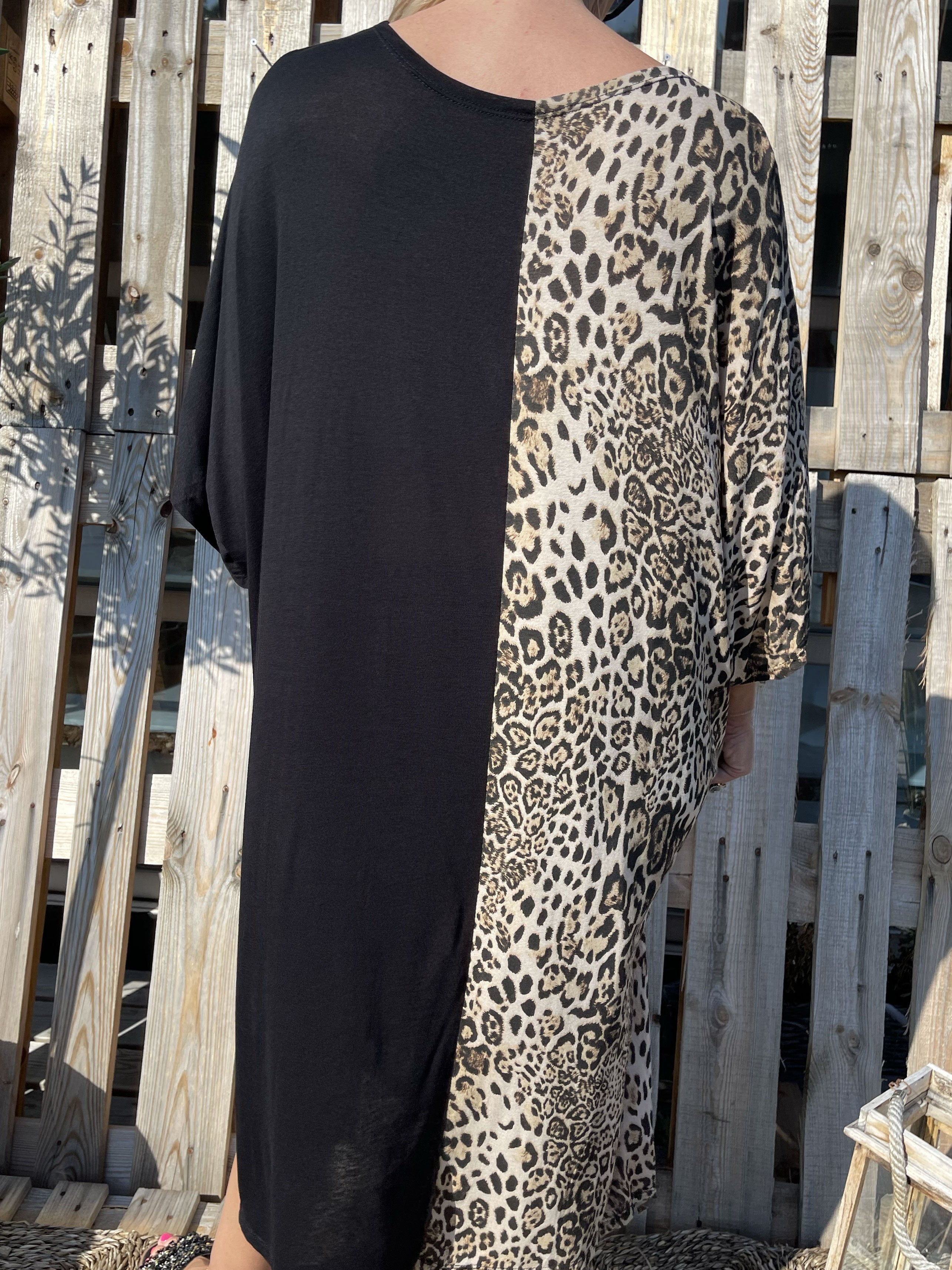 Evie - Sort kjole med leopardprint