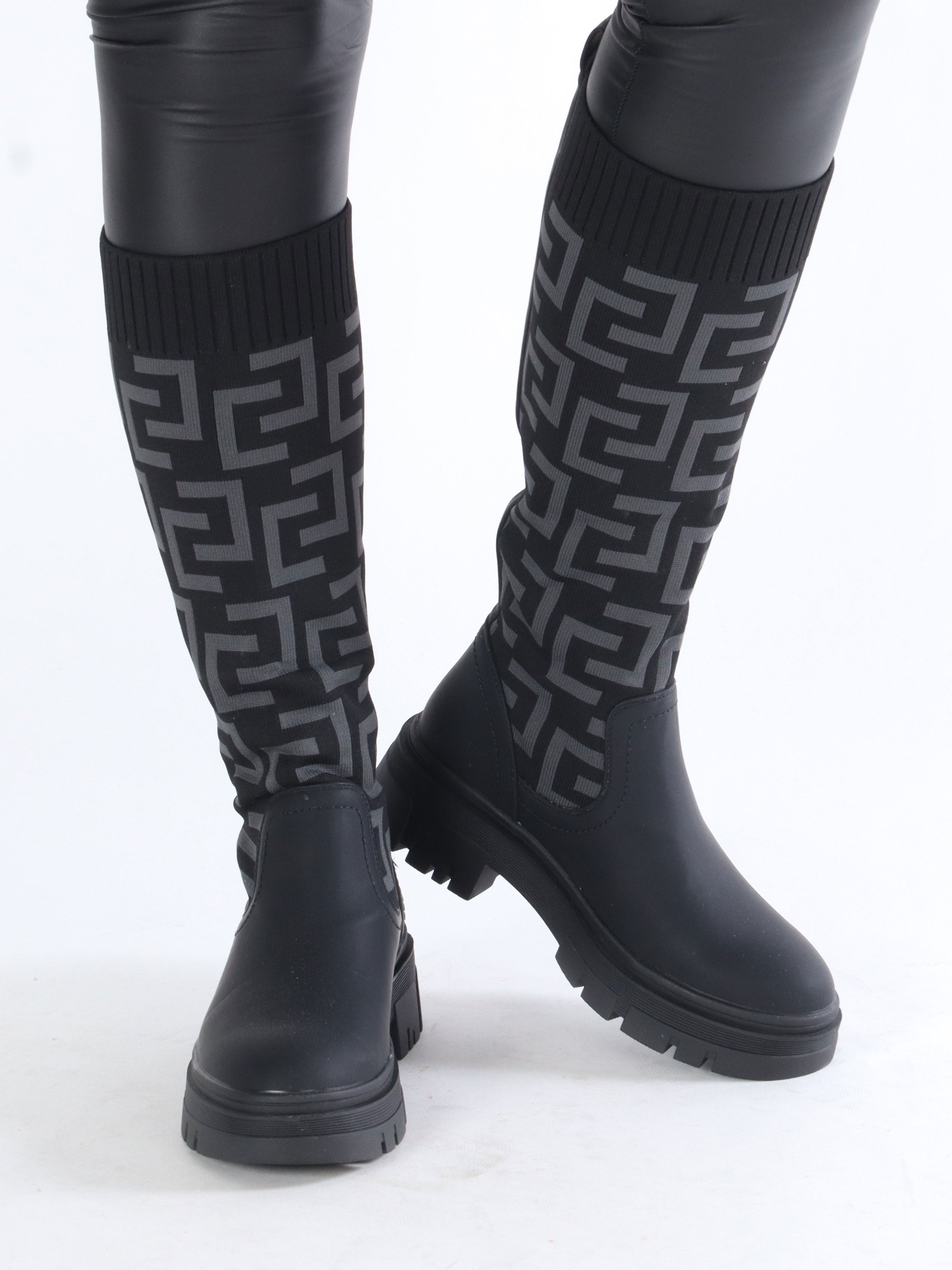 Felicia - Sorte støvler med skaft af stof