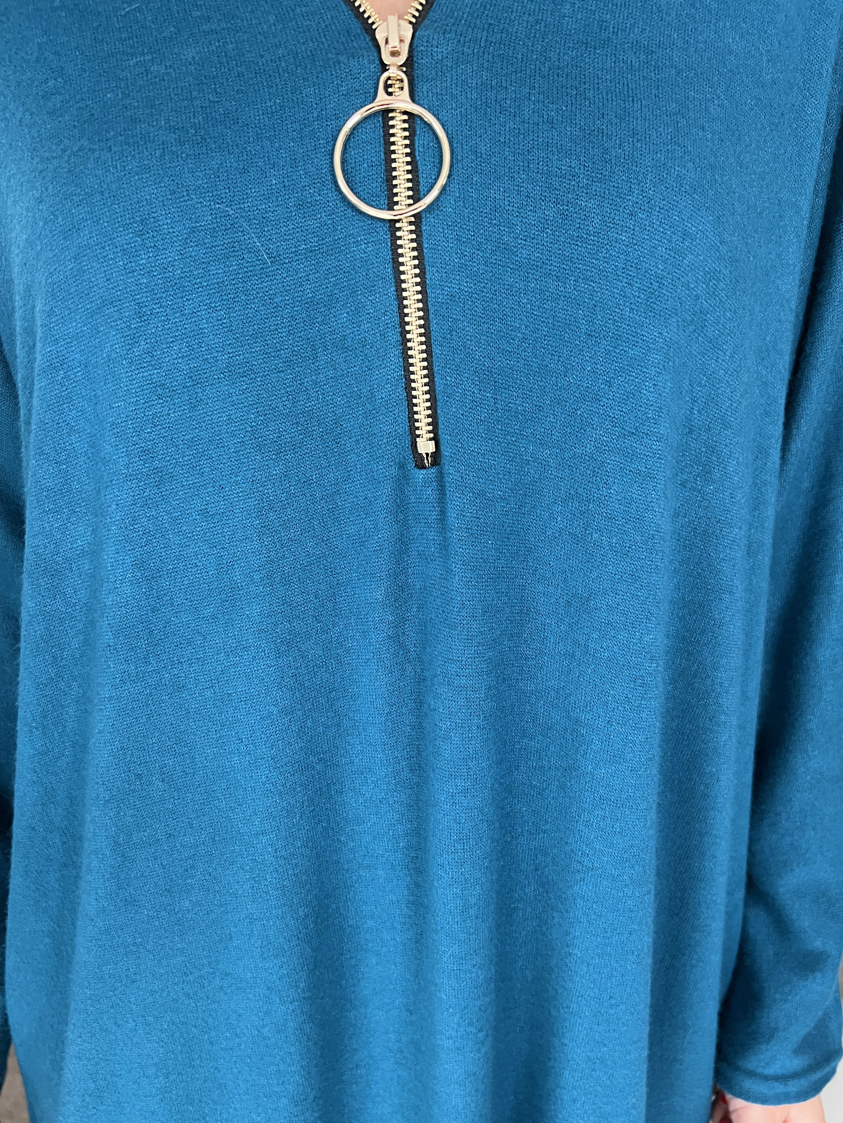 Filippa - Blød strikkjole med lynlås