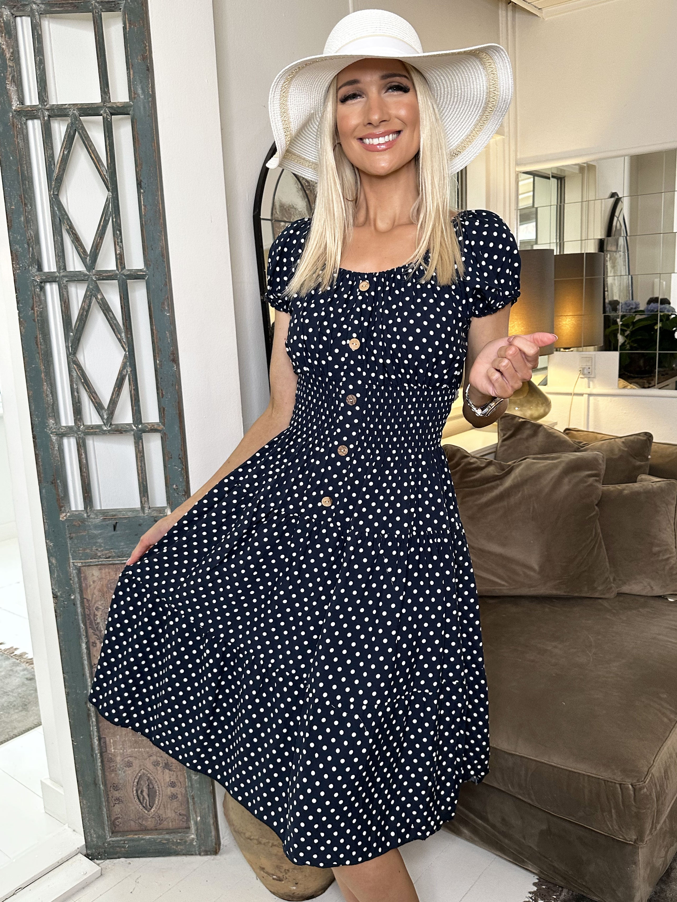 Finalia dot short - Sød kjole med prikker og elastik i taljen