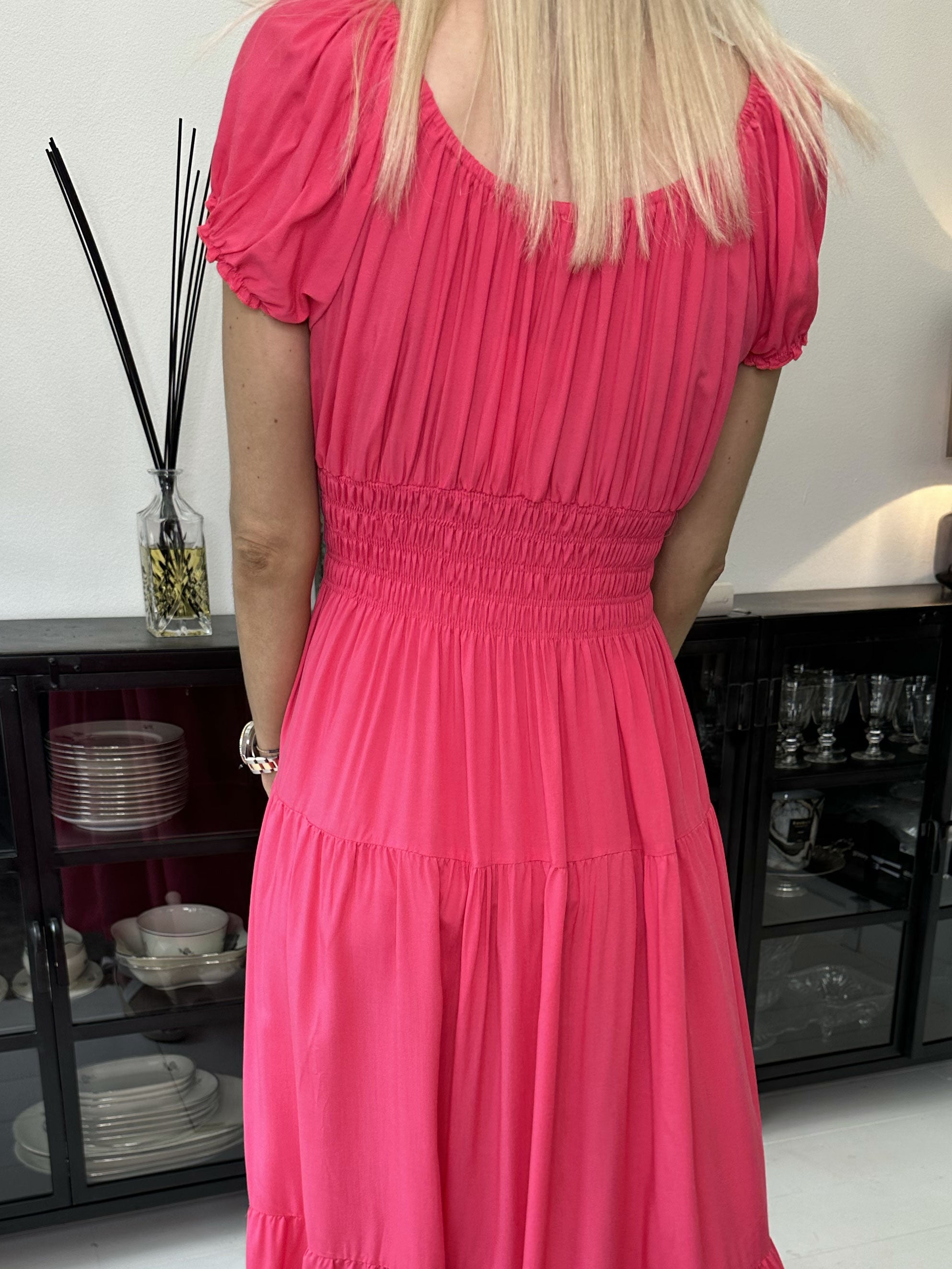 Finalia Plain - Lang sød kjole pufærmer og elastik i taljen