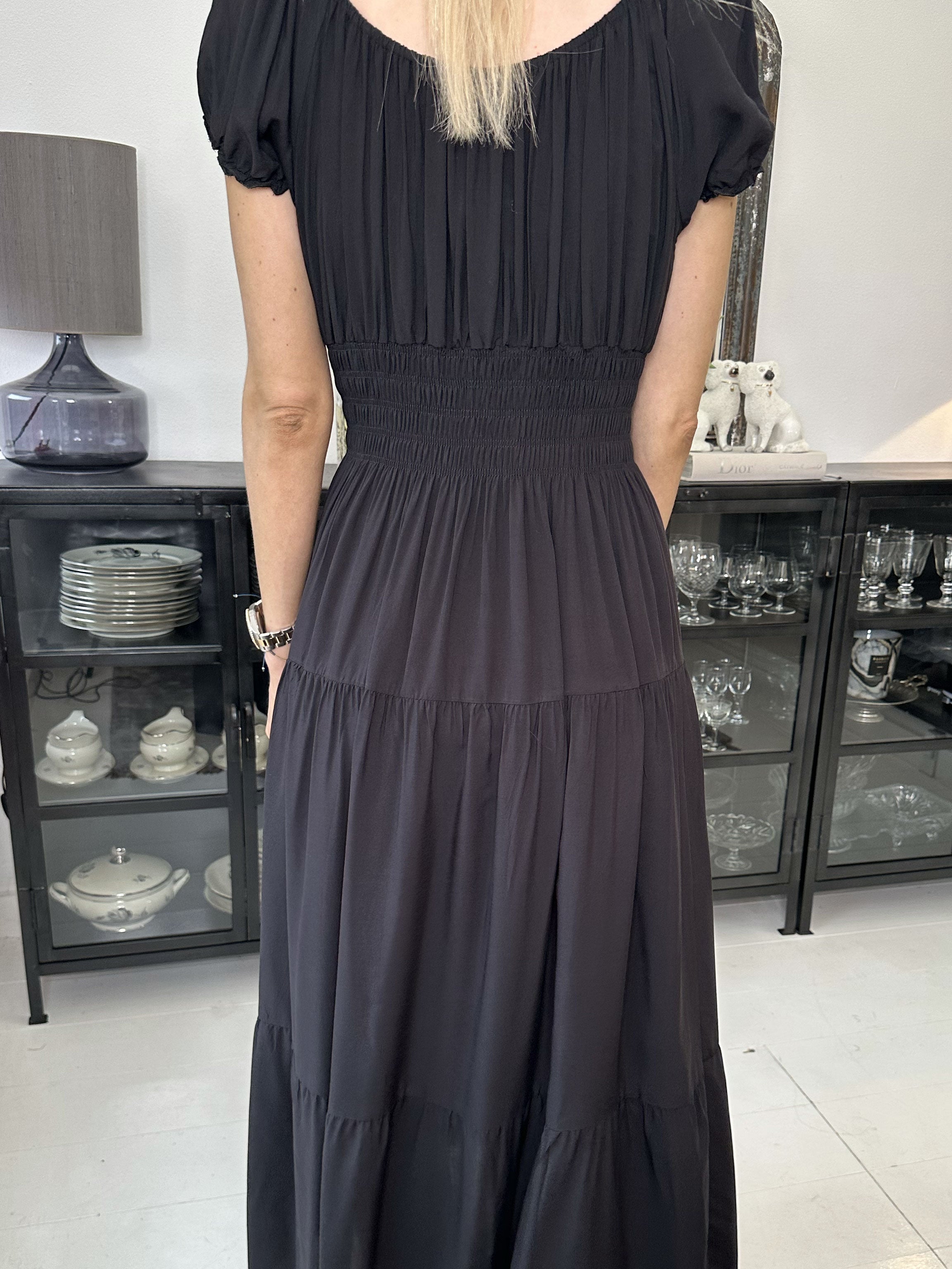 Finalia Plain - Lang sød kjole pufærmer og elastik i taljen