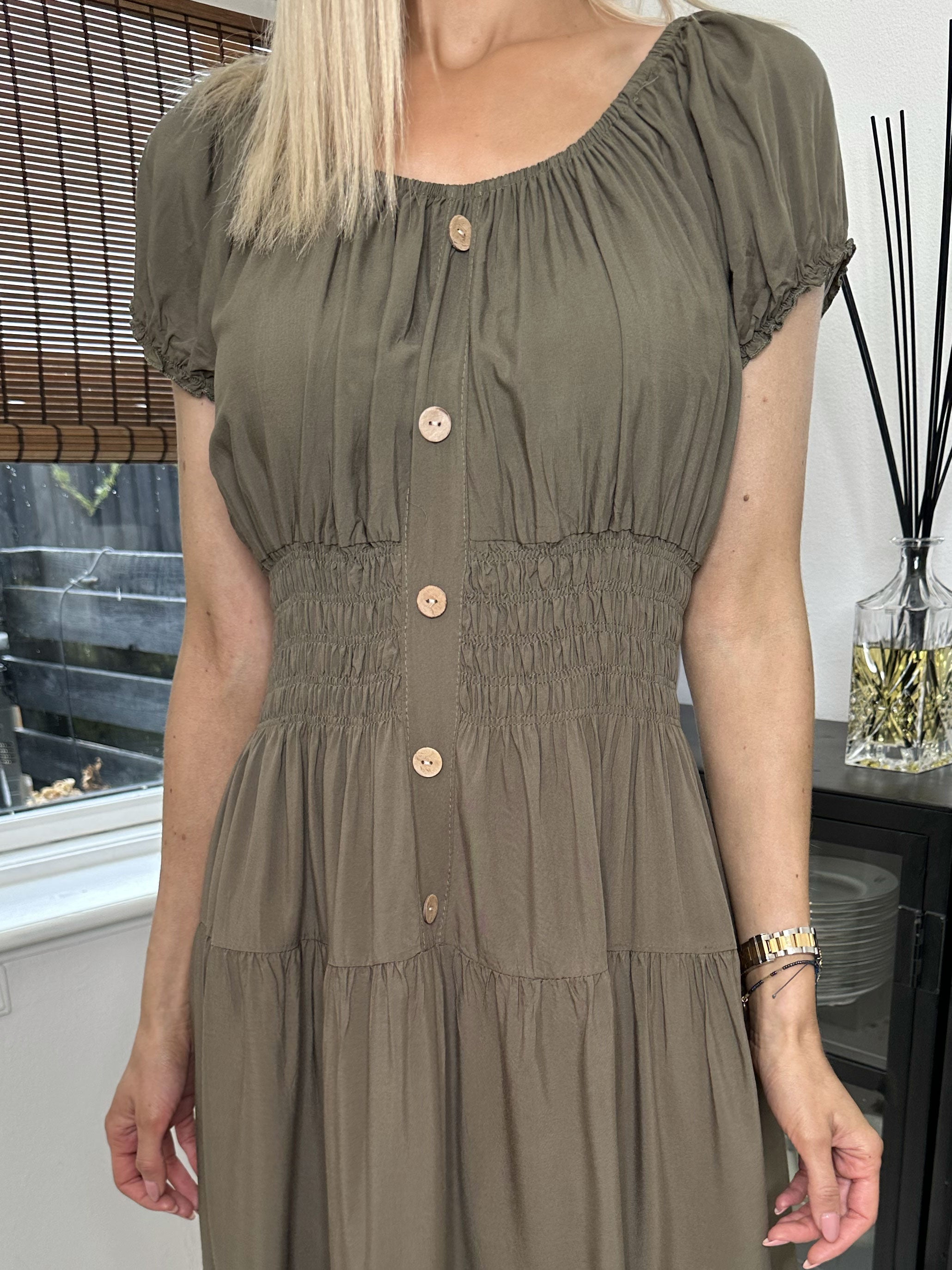 Finalia short - Sød kjole med pufærmer og elastik i taljen