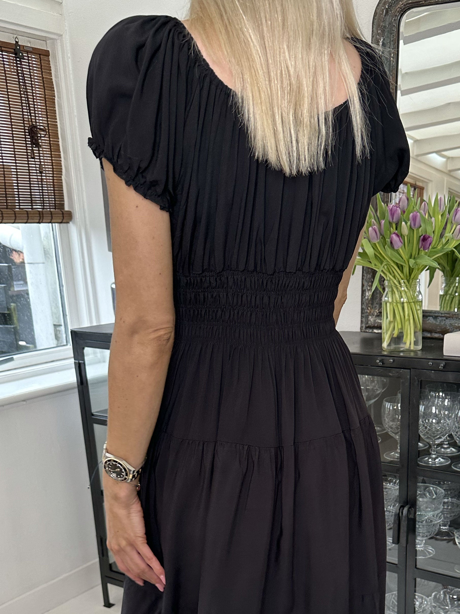 Finalia short - Sød kjole med pufærmer og elastik i taljen