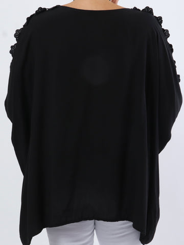 Flora - Sød plus bluse i viskose med broderinger på ærmerne