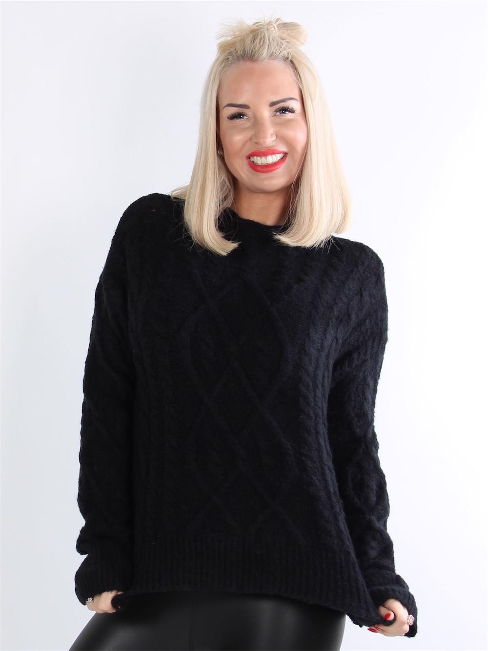 Gillian - Sort blød striktrøje med kabelmønster