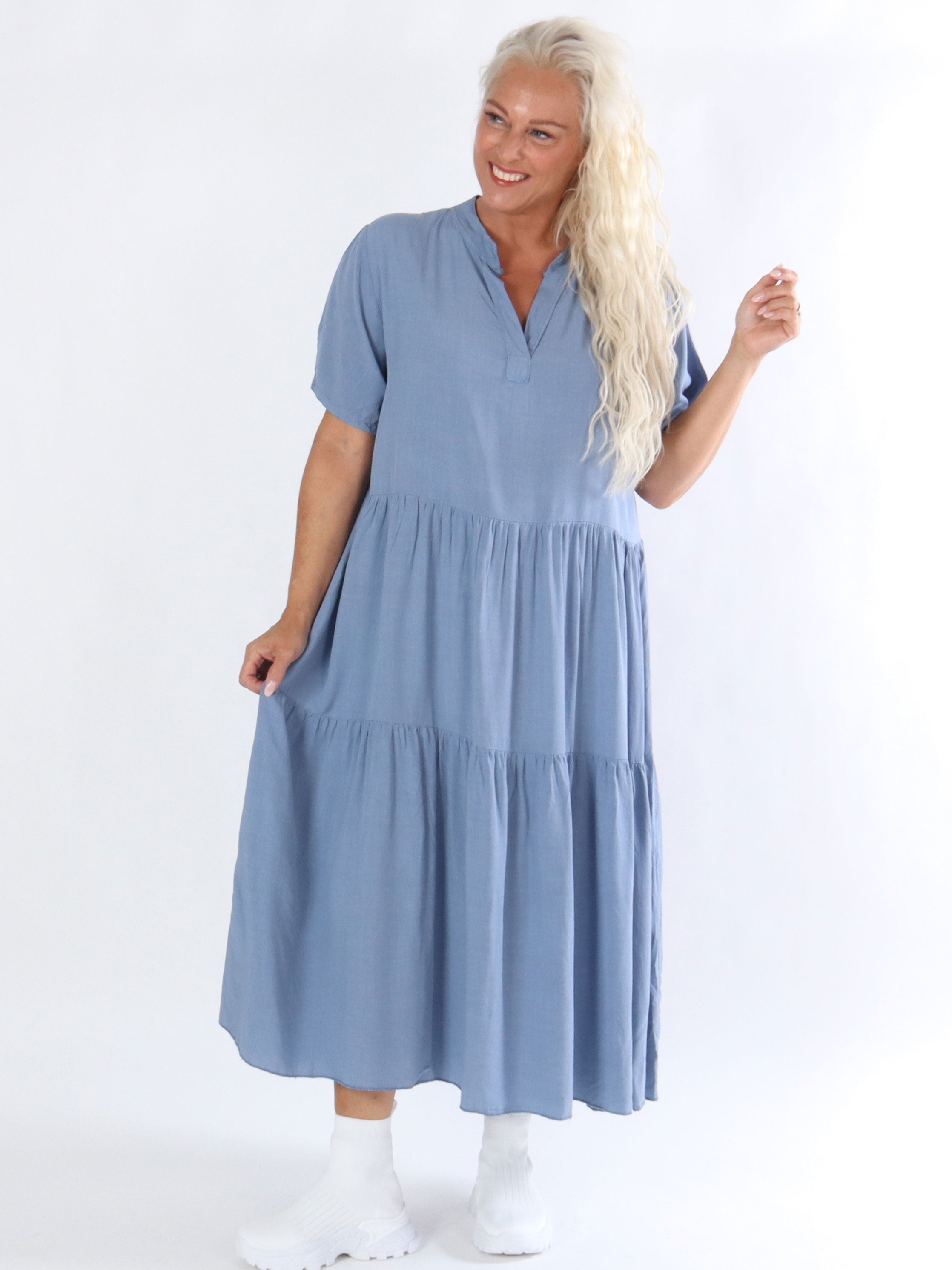 Gina - Lang kjole med lag på lag look