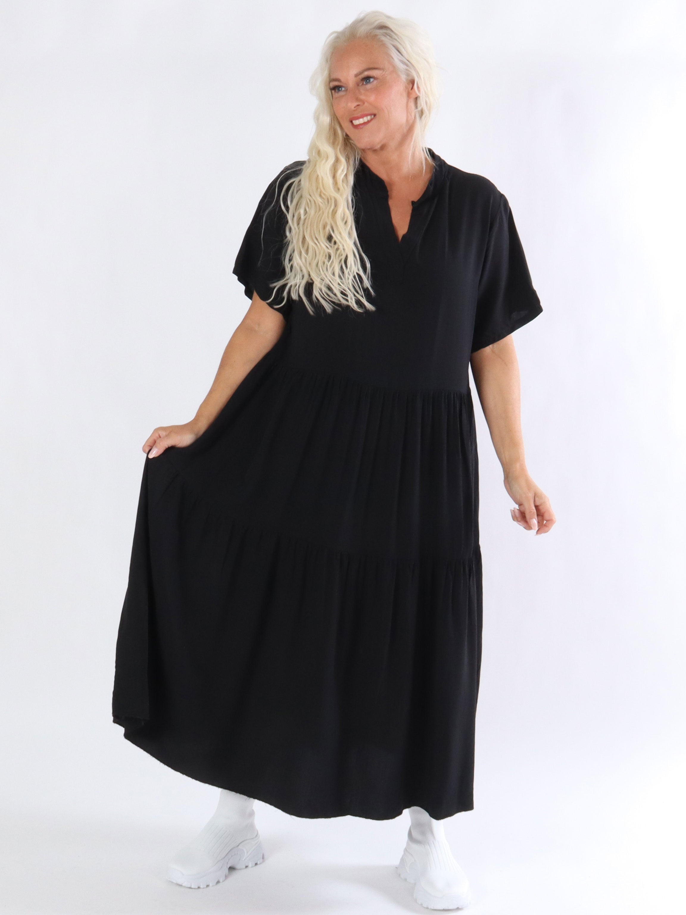 Gina - Lang kjole med lag på lag look