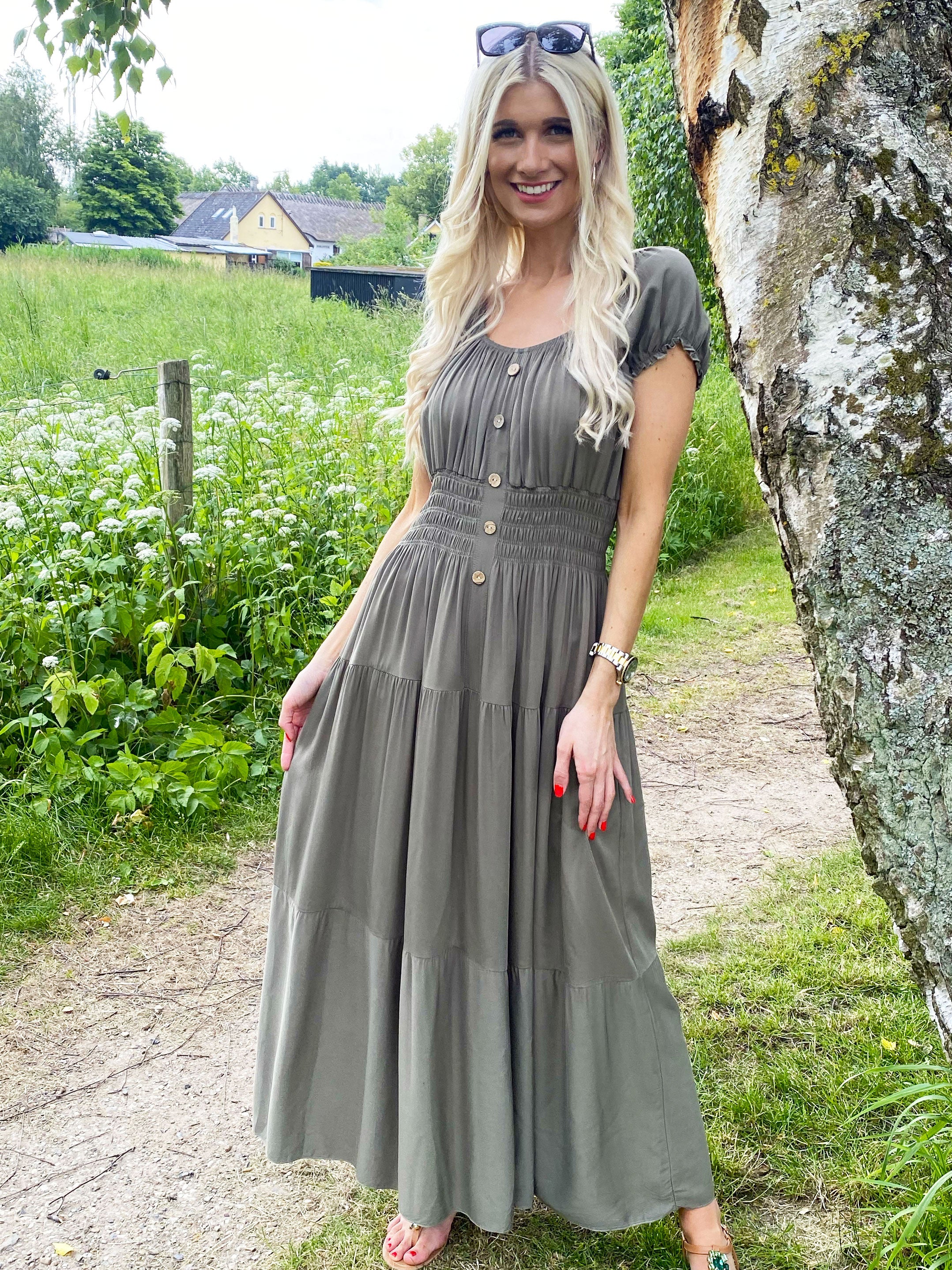 Gracia - Kjole med træknapper