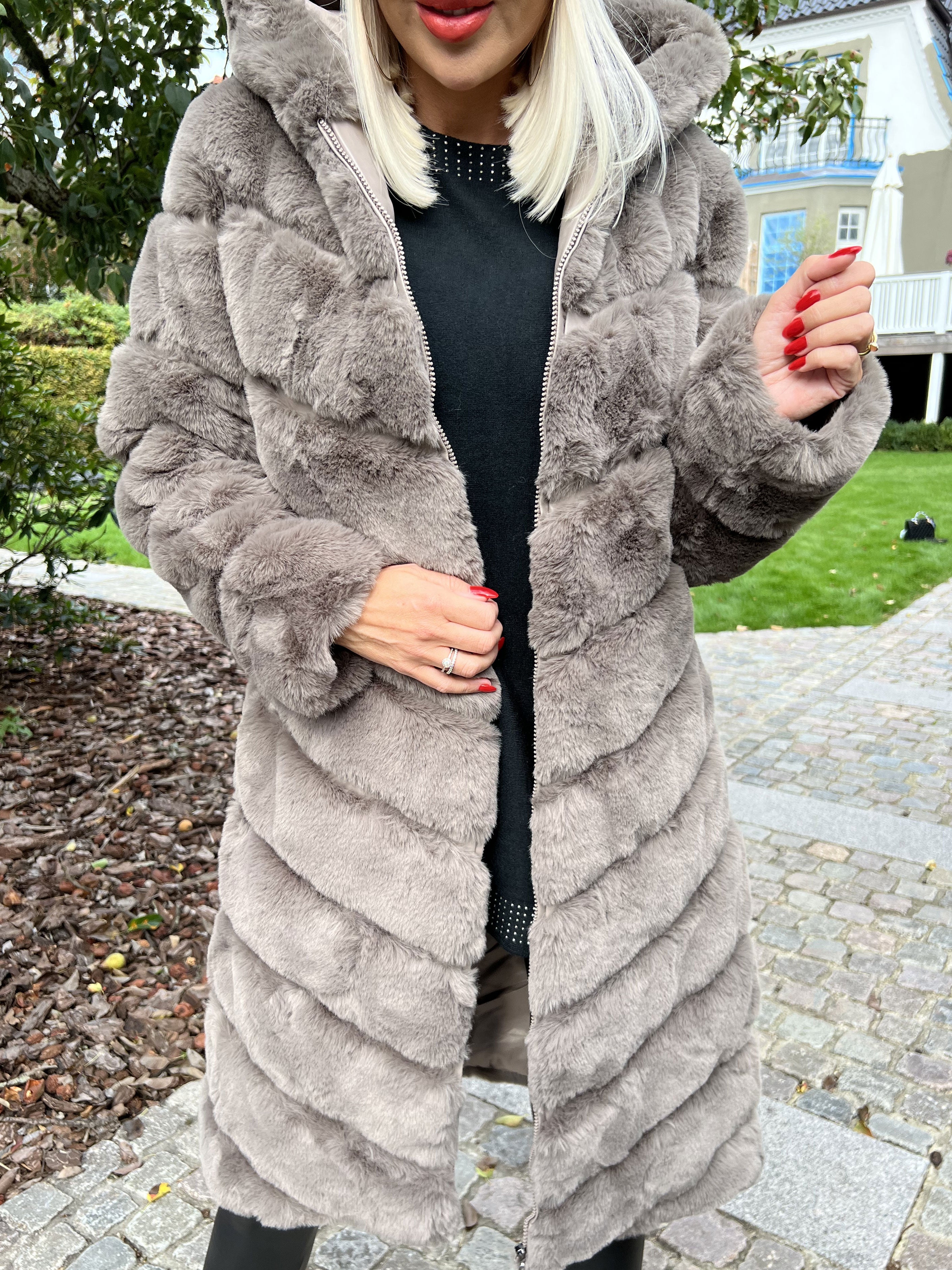 Haley - Lækker fake fur frakke med hætte