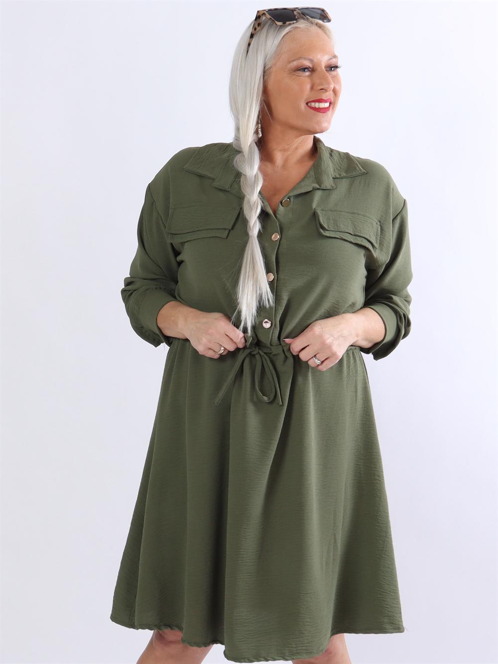 Hanine - Skjorte med guld knapper og snøre i taljen