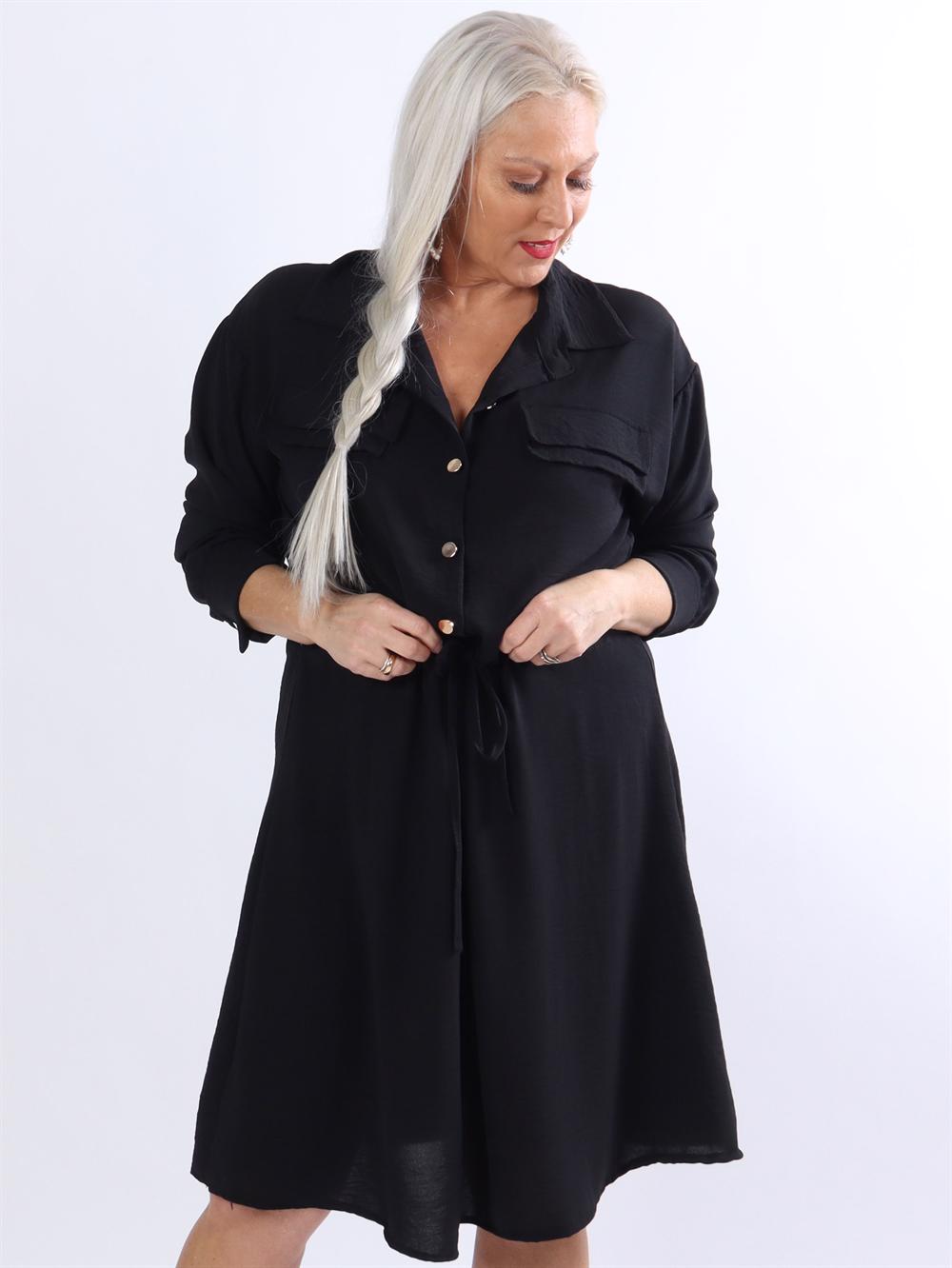 Hanine - Skjorte med guld knapper og snøre i taljen