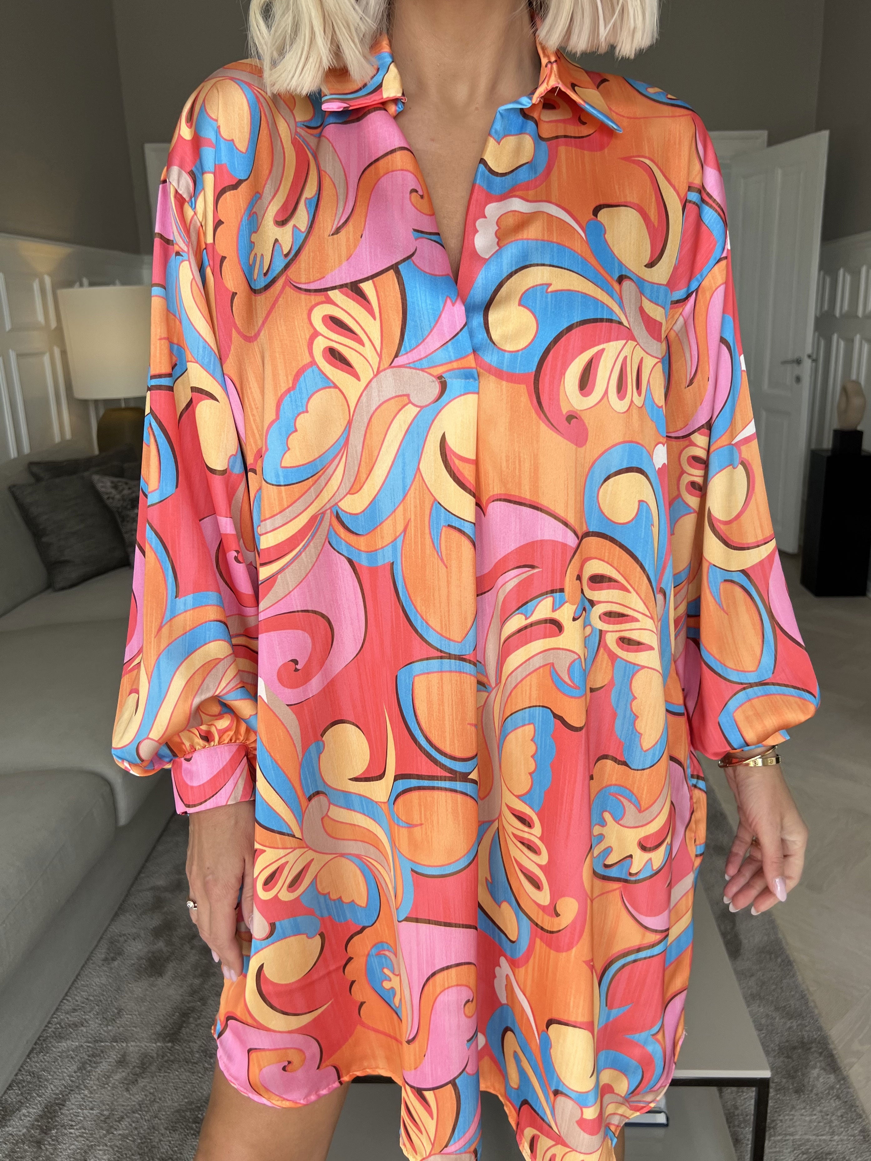 Happy Dress - Flerfarvet skjortekjole i silkelook