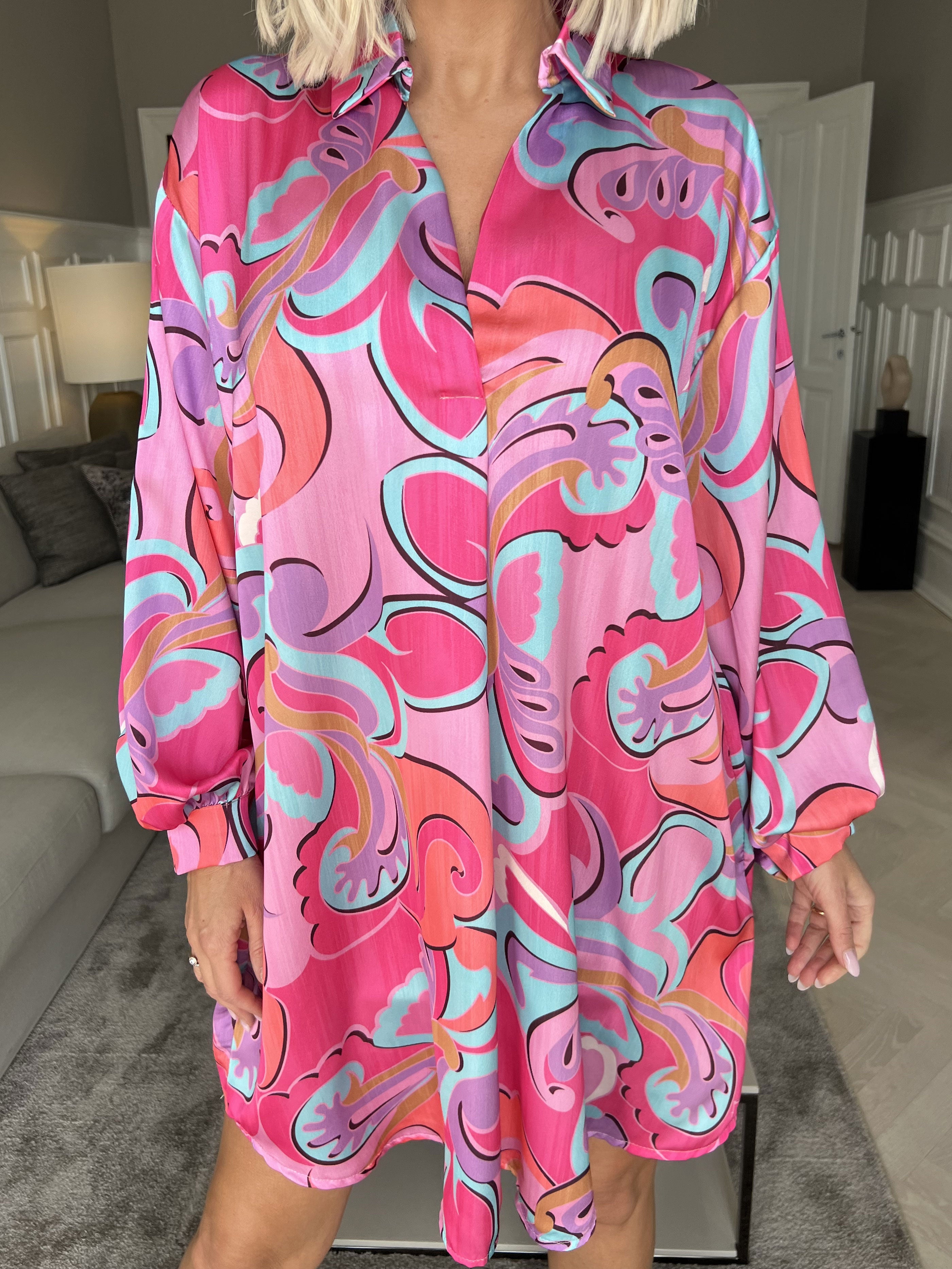 Happy Dress - Flerfarvet skjortekjole i silkelook