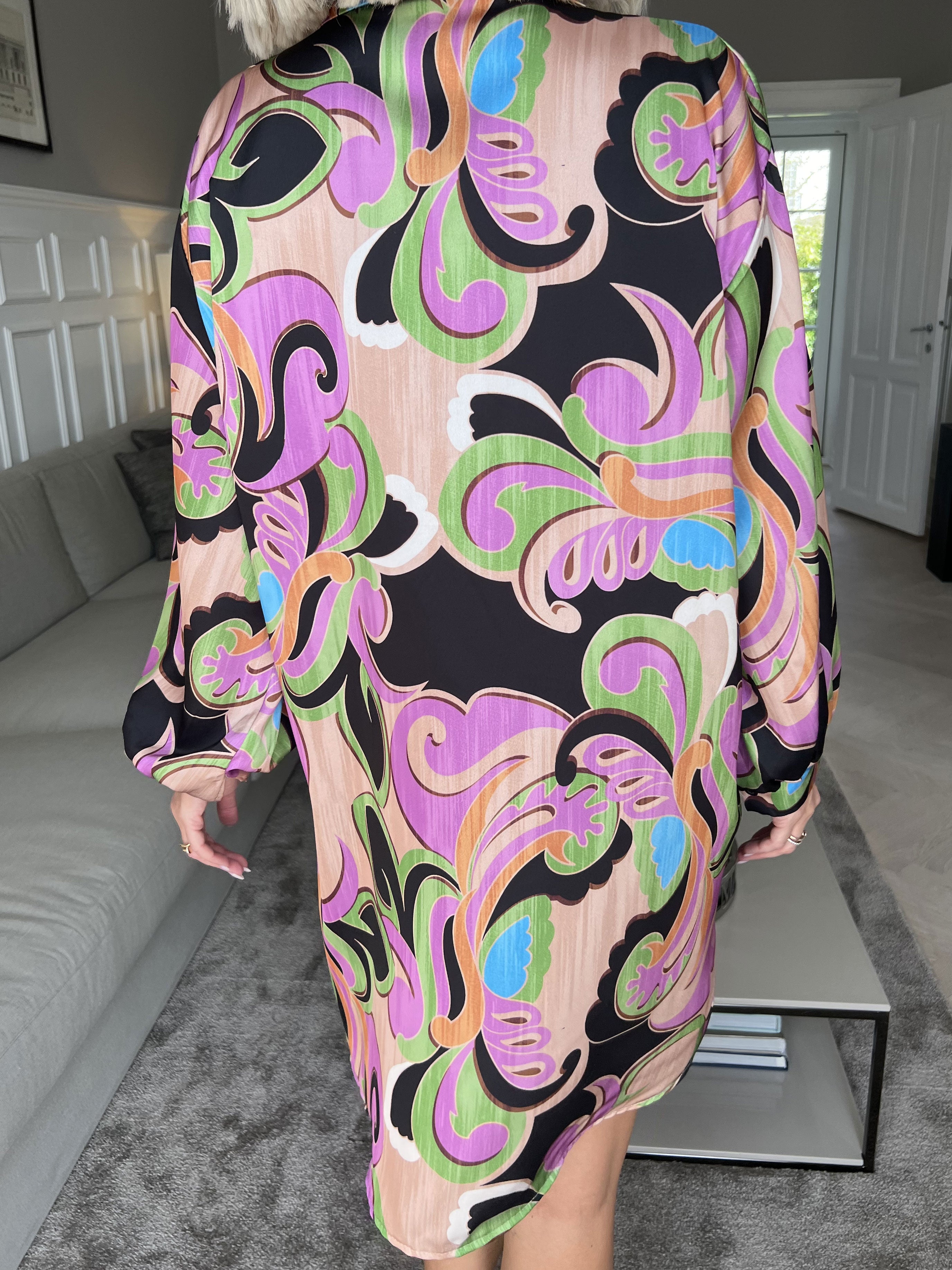 Happy Dress - Flerfarvet skjortekjole i silkelook