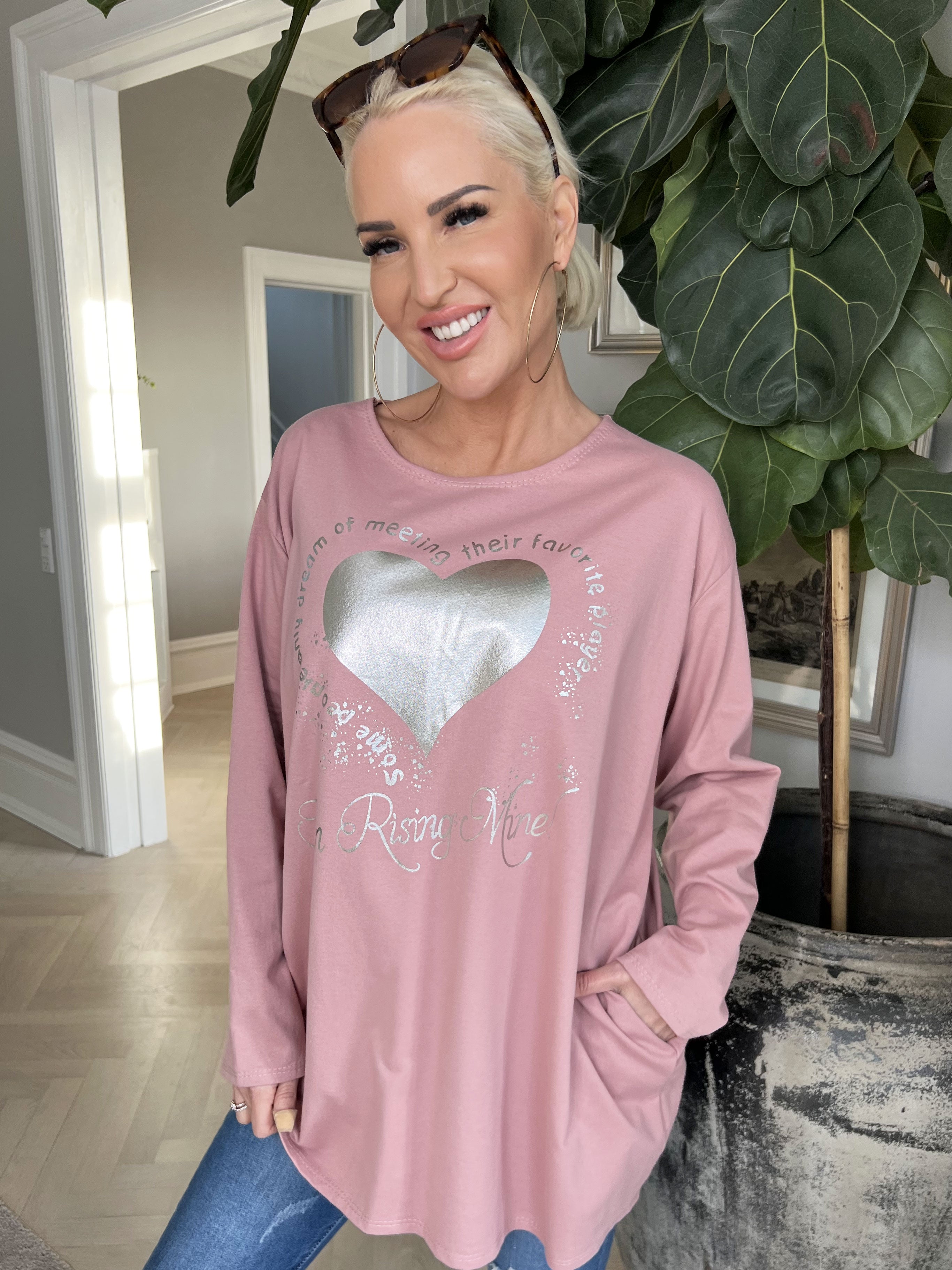 Hearty - Joggingbluse med sølv tekst og hjerte foran